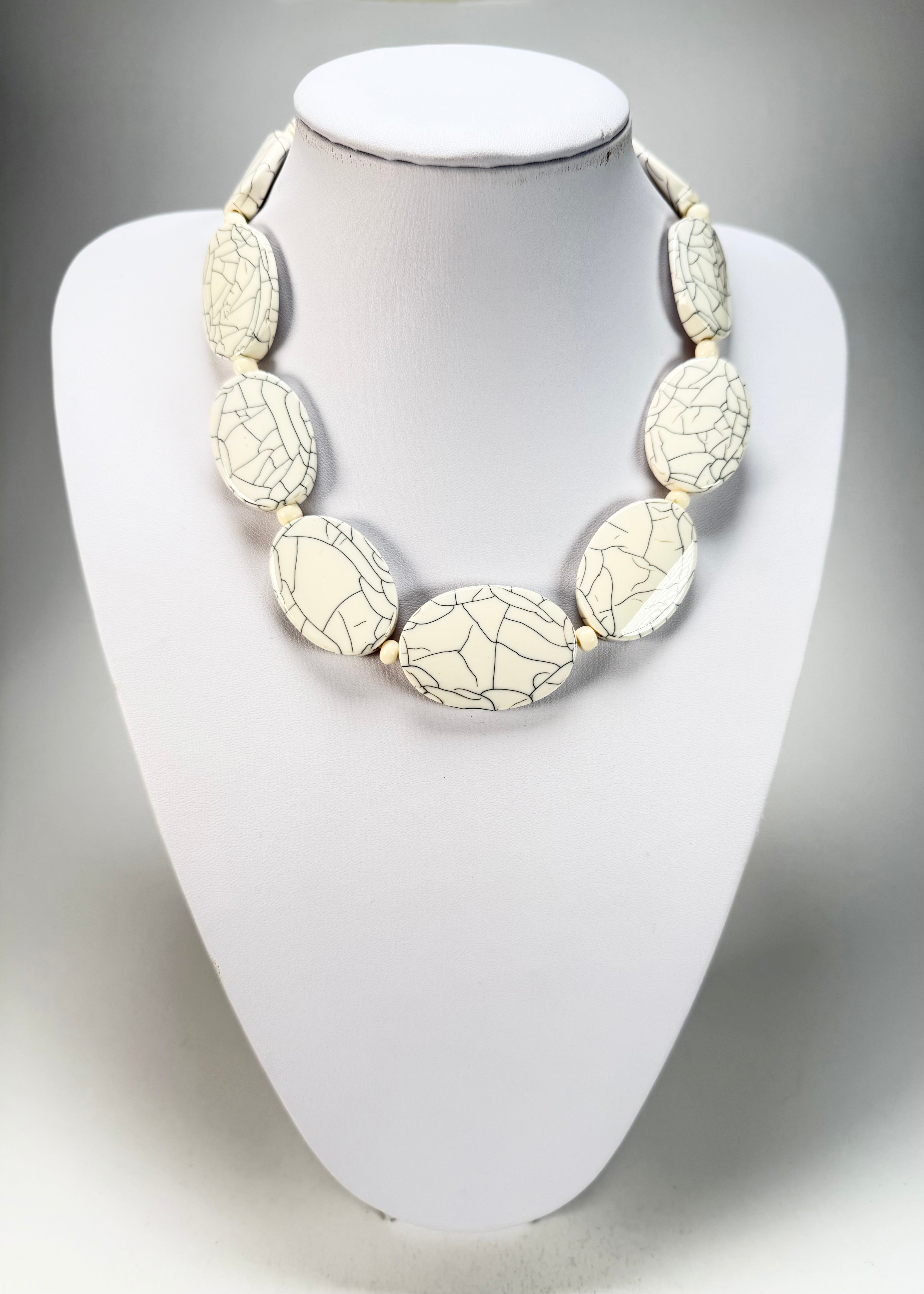 Marion Godart - Fragmental "Forme Ovale" Cream Resin Necklace