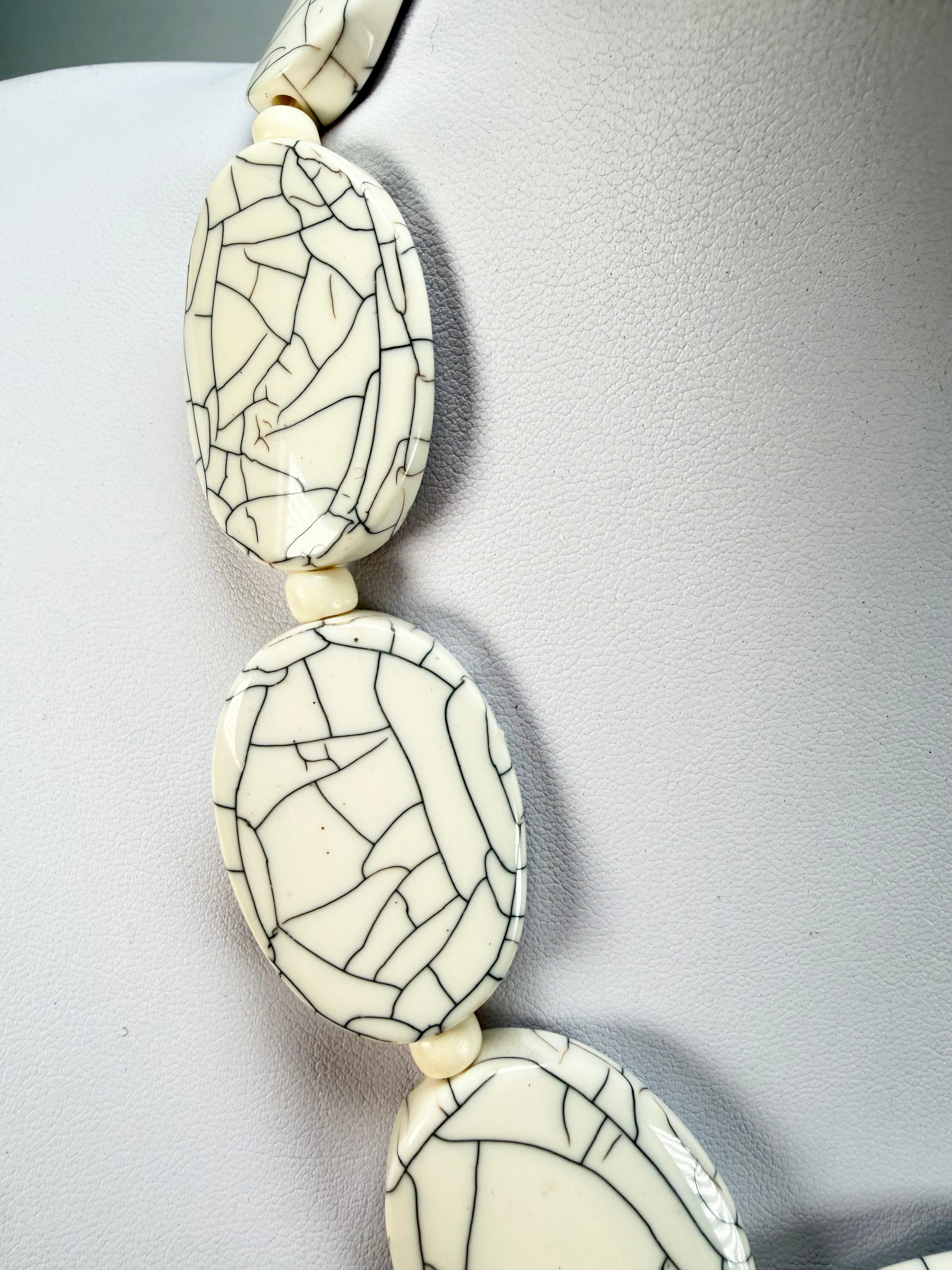Marion Godart - Fragmental "Forme Ovale" Cream Resin Necklace