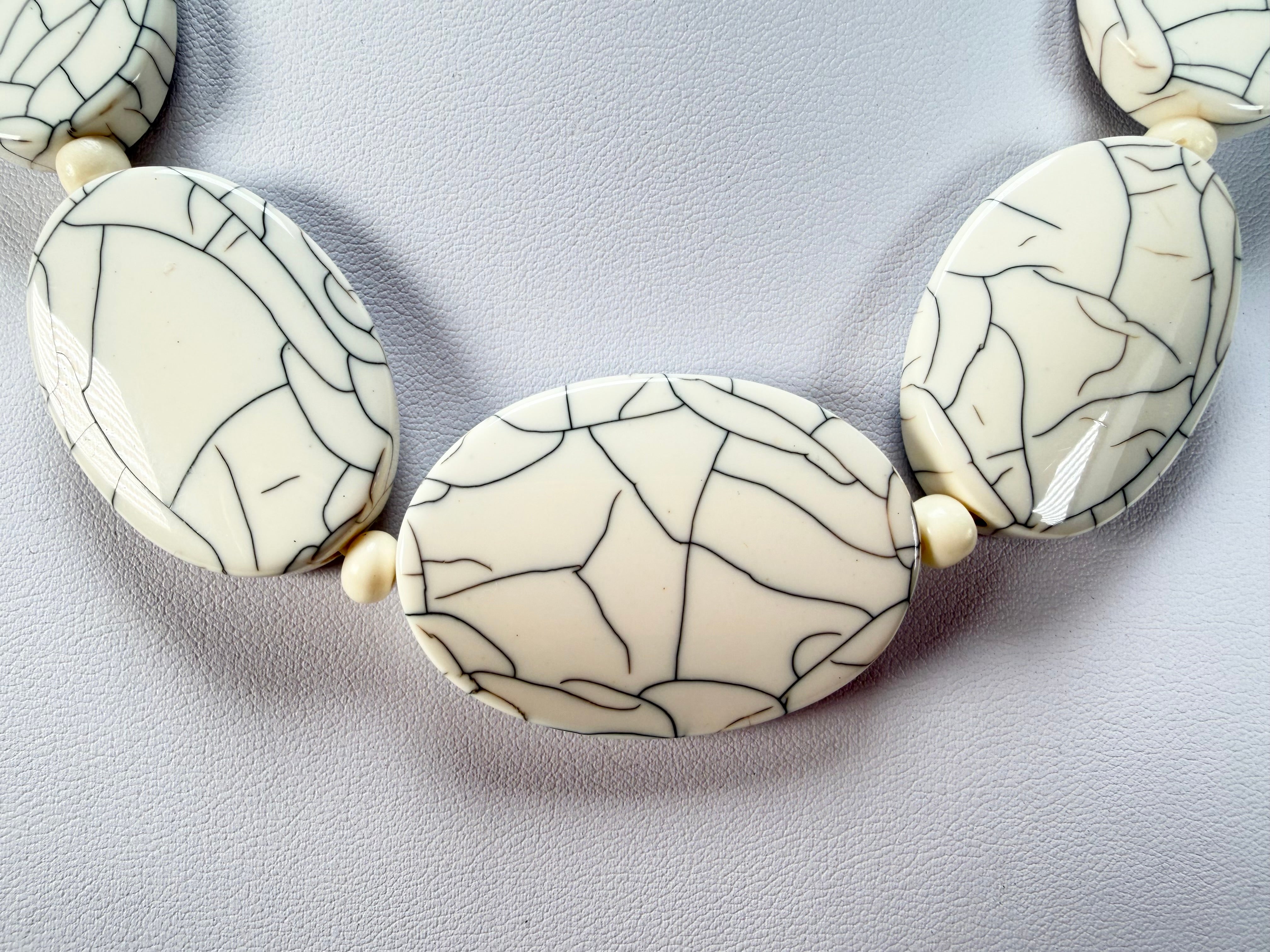 Marion Godart - Fragmental "Forme Ovale" Cream Resin Necklace