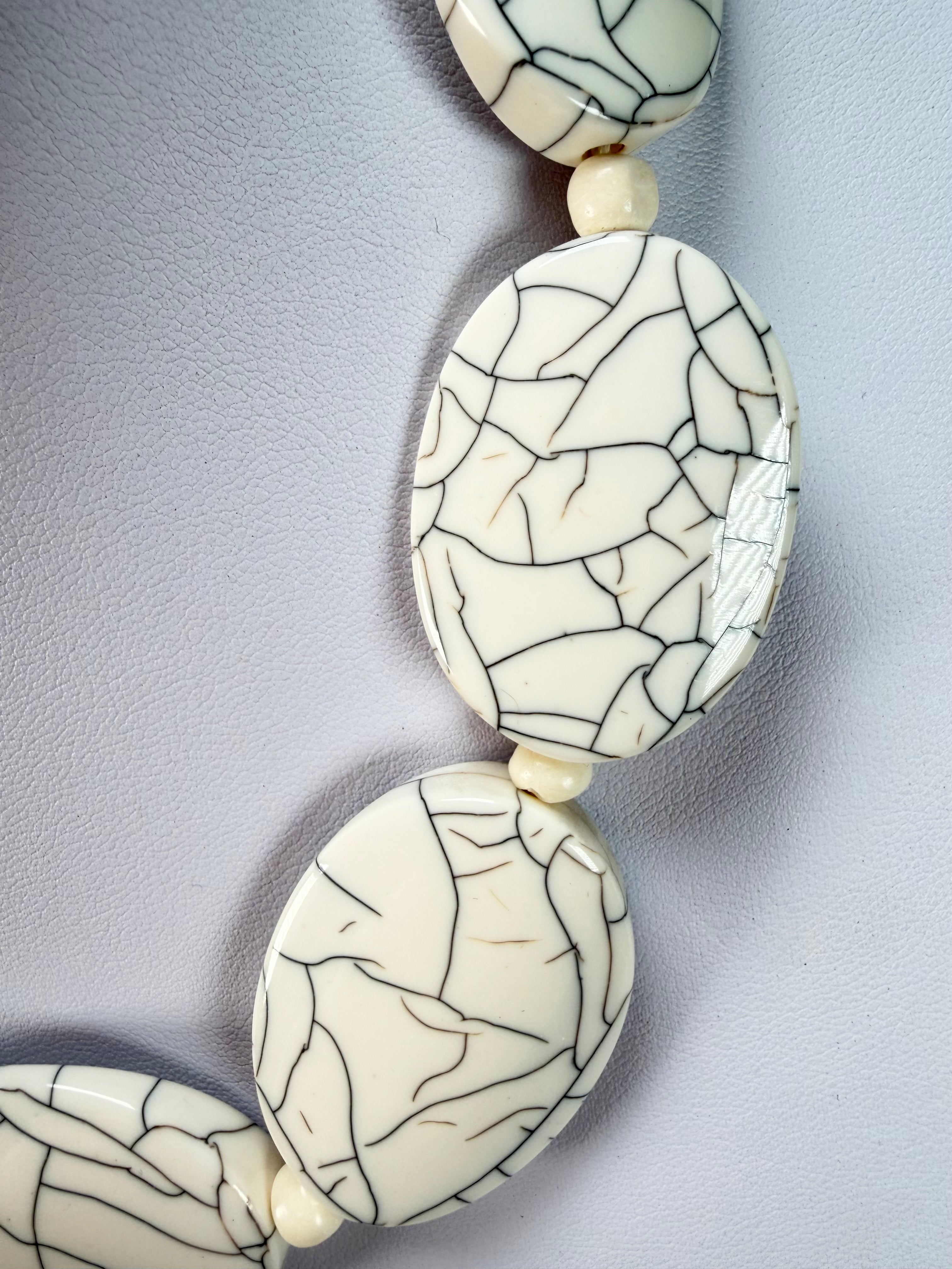 Marion Godart - Fragmental "Forme Ovale" Cream Resin Necklace