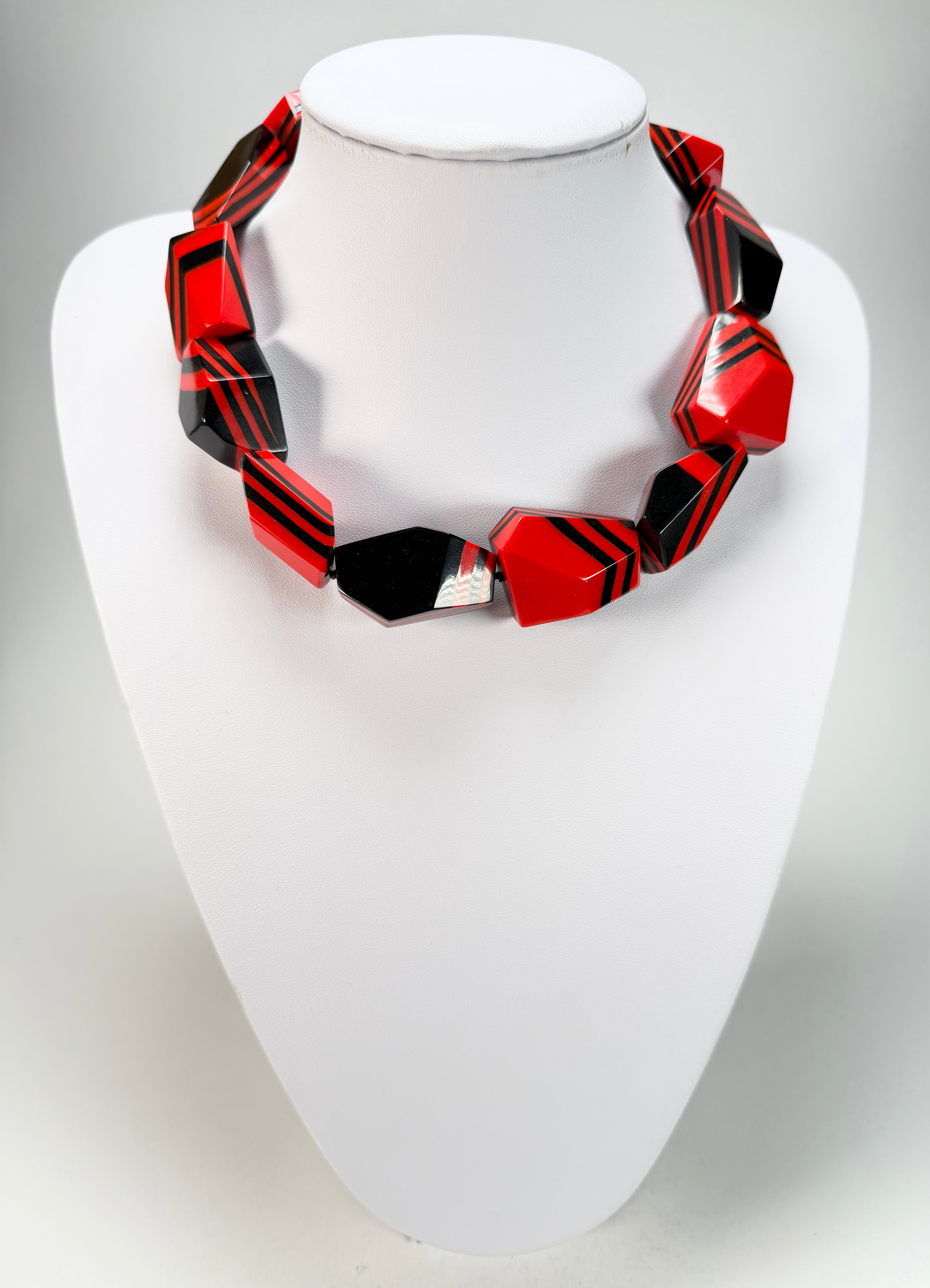 Marion Godart - Fragmental "Bord Dentelé" Black & Red Resin Necklace
