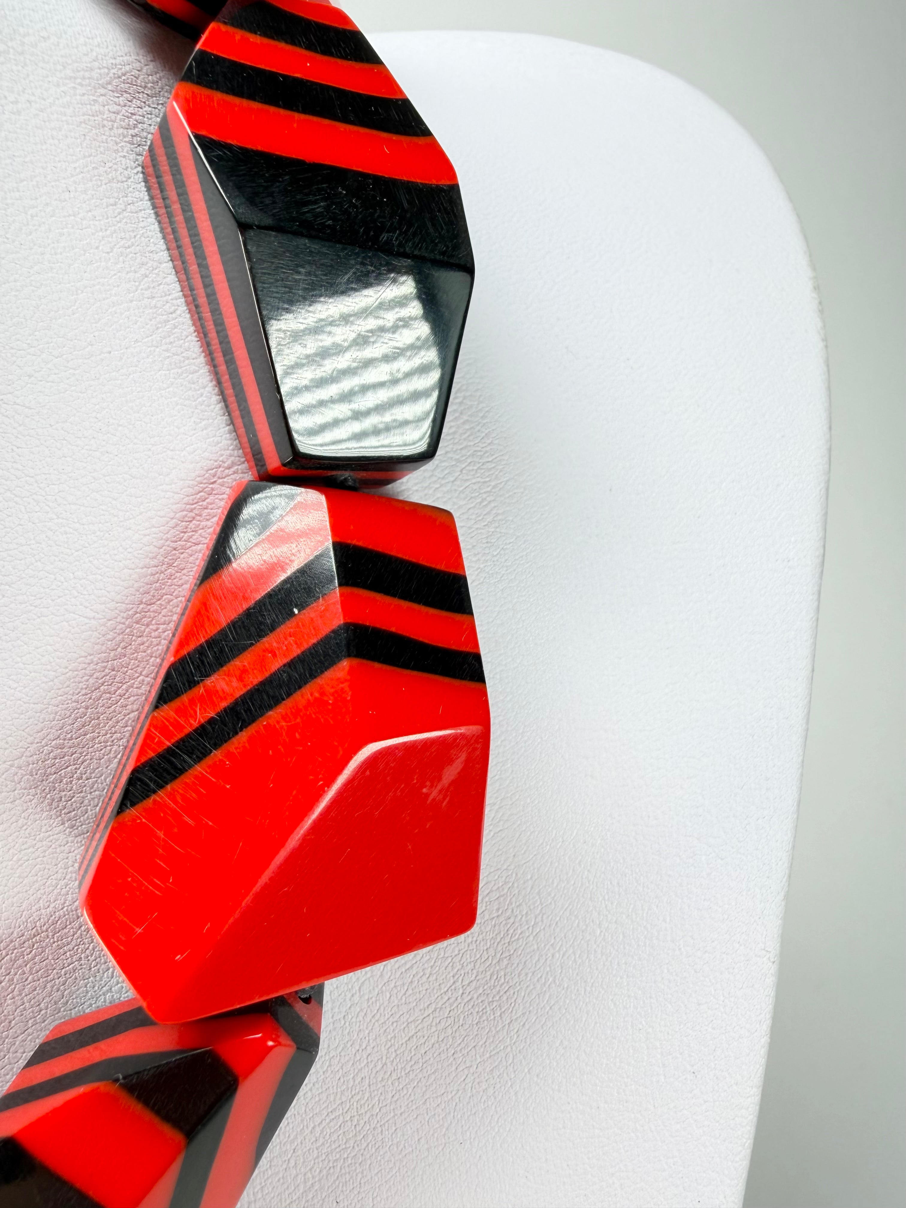 Marion Godart - Fragmental "Bord Dentelé" Black & Red Resin Necklace