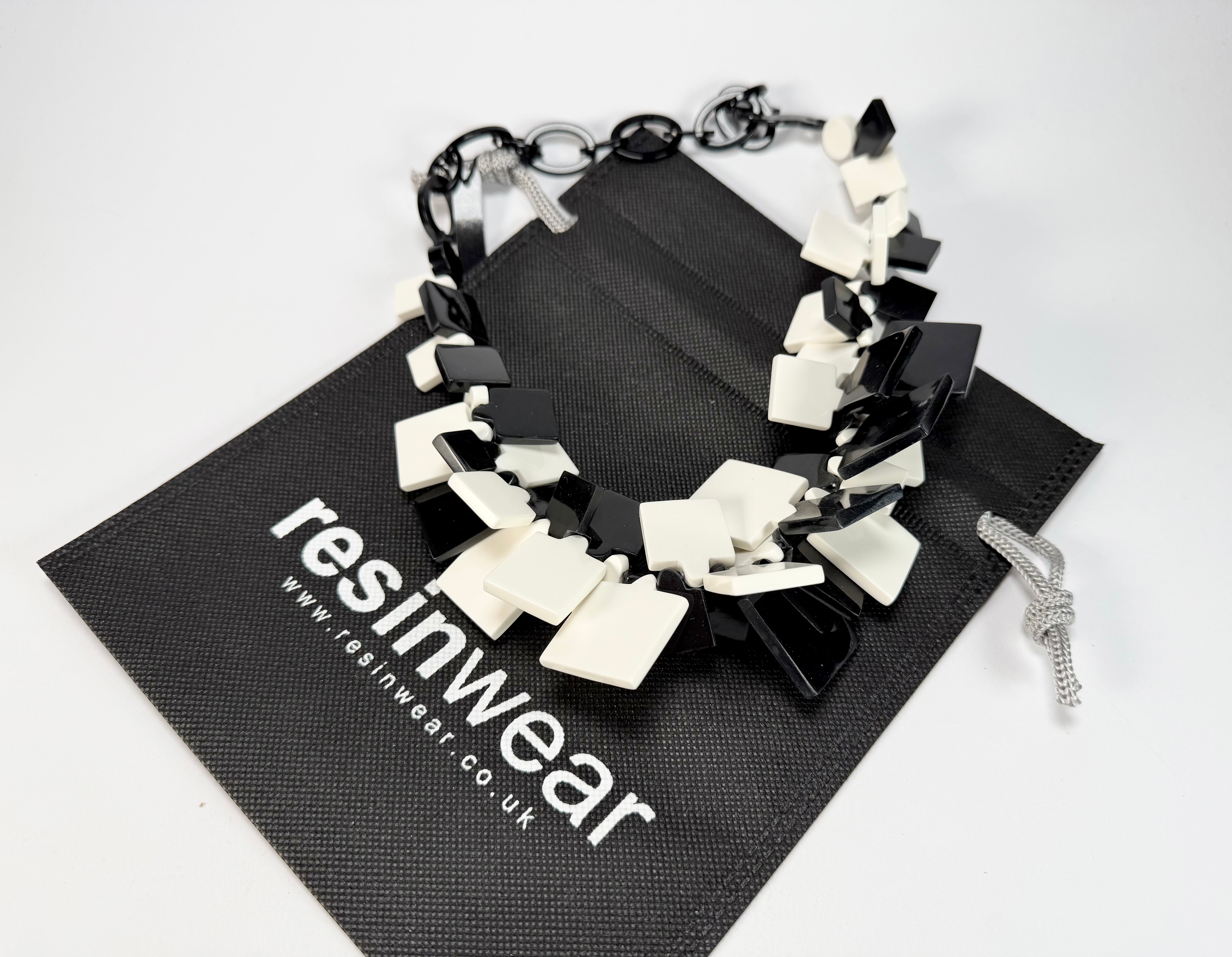 Marion Godart - Monochrome "Draps Tombés" Black & White Resin Necklace