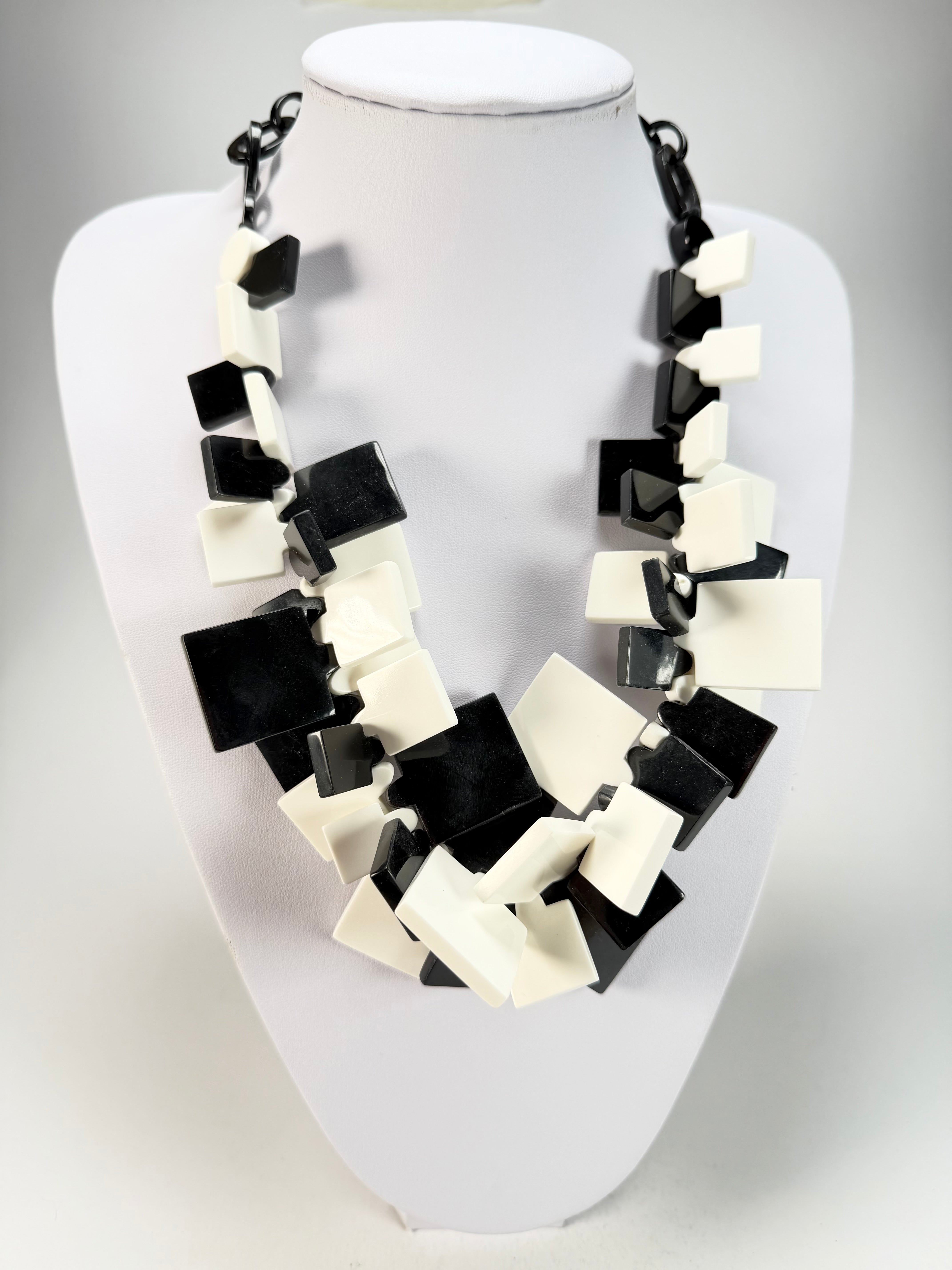 Marion Godart - Monochrome "Draps Tombés" Black & White Resin Necklace