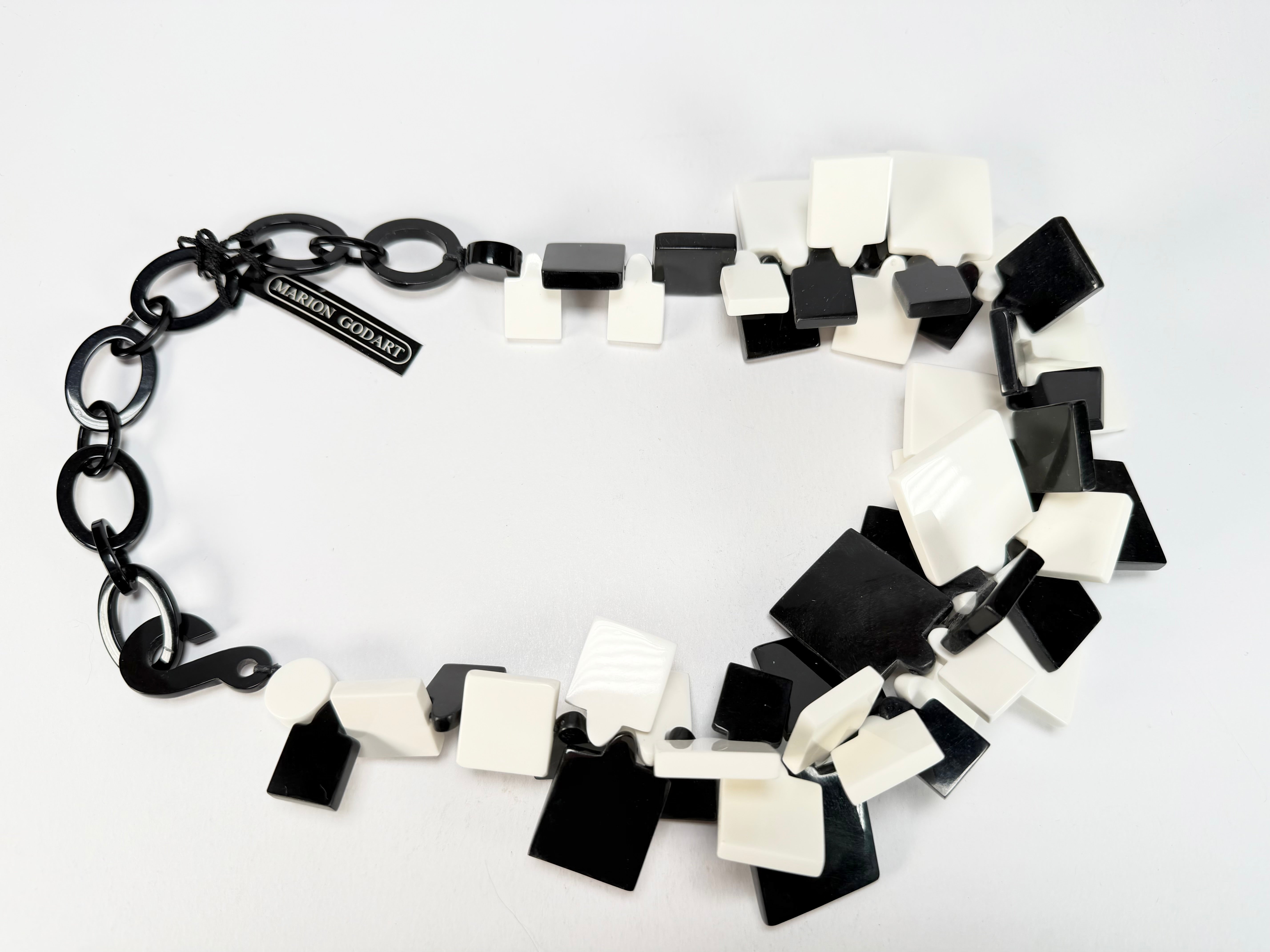 Marion Godart - Monochrome "Draps Tombés" Black & White Resin Necklace