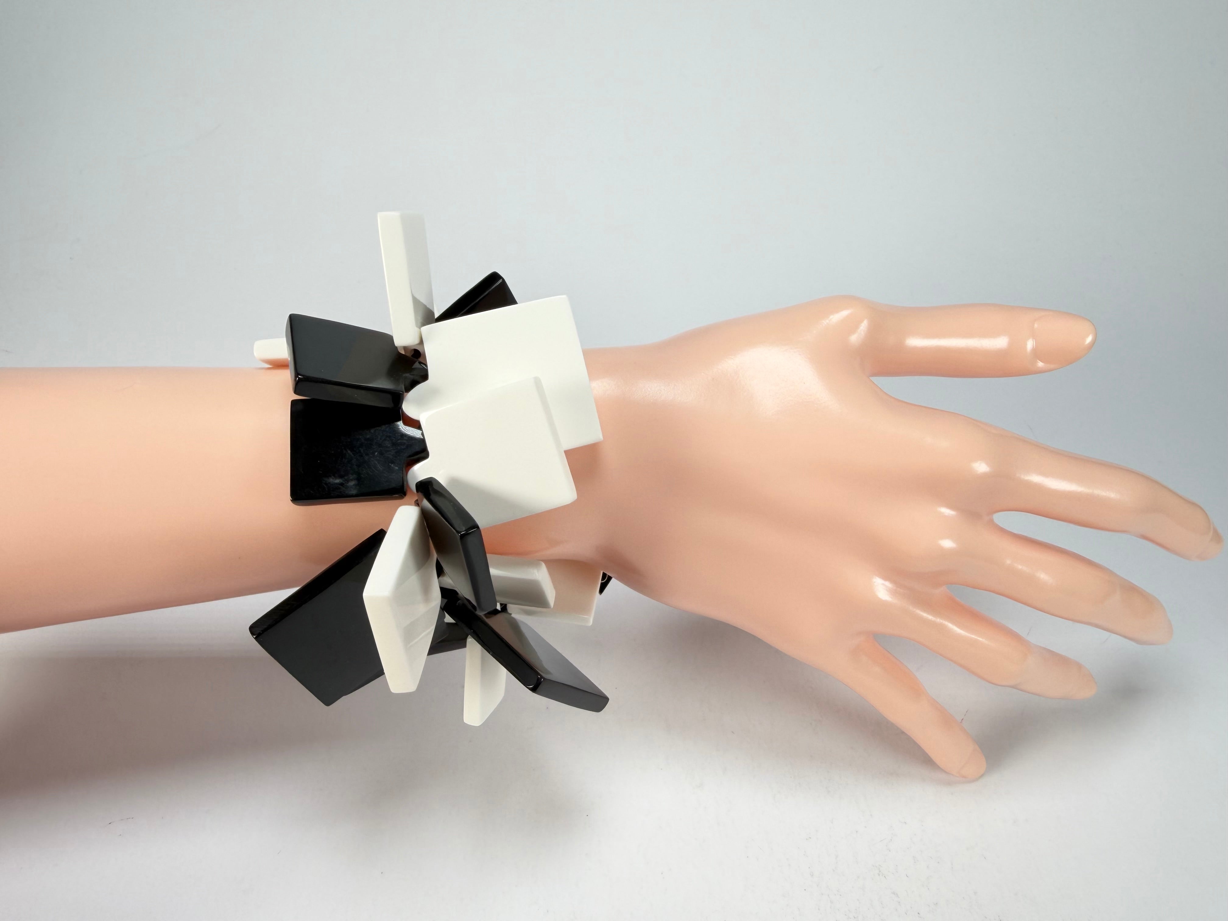 Marion Godart - Monochrome "Draps Tombés" Black & White Elasticated Resin Bracelet
