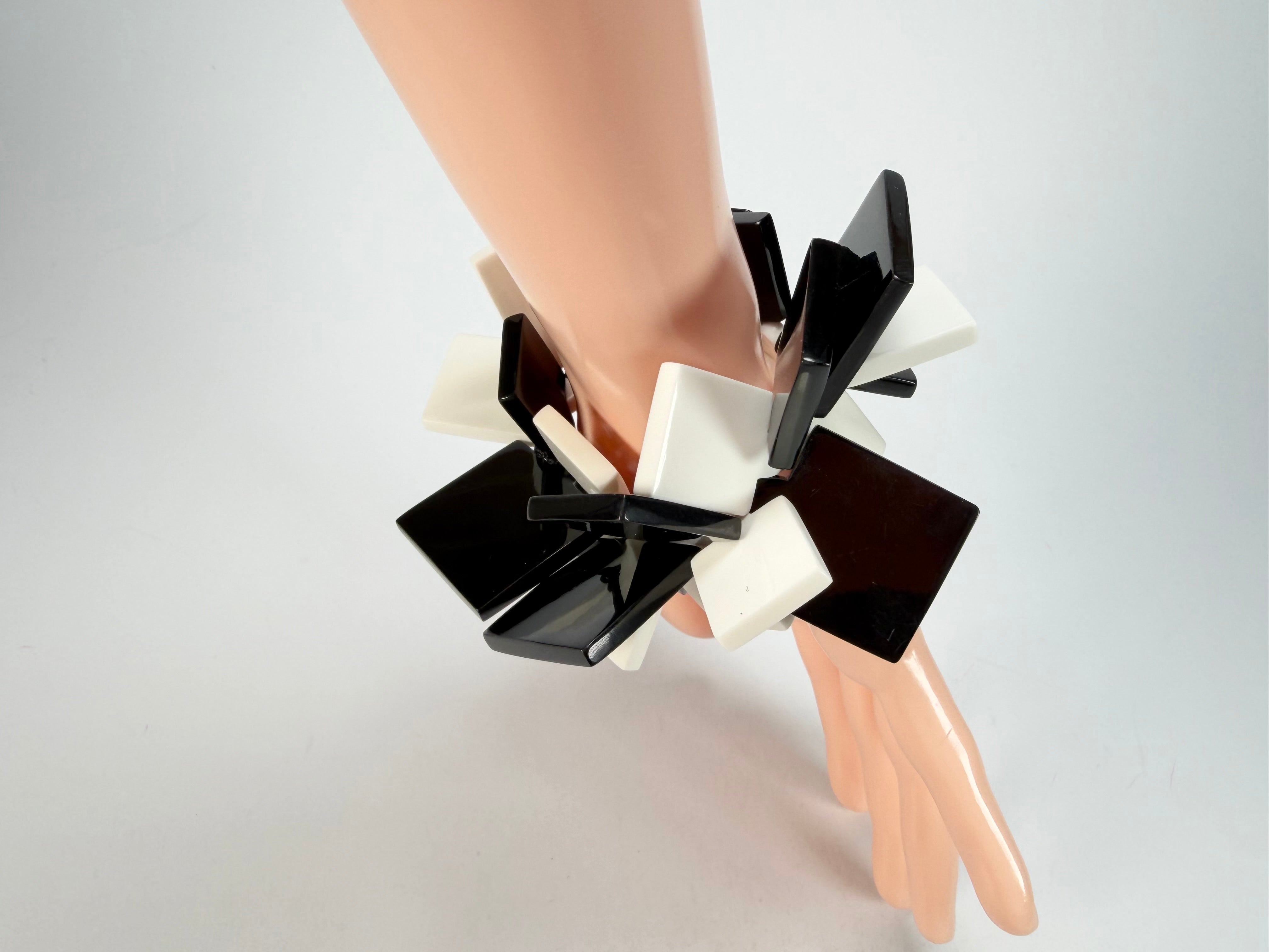 Marion Godart - Monochrome "Draps Tombés" Black & White Elasticated Resin Bracelet