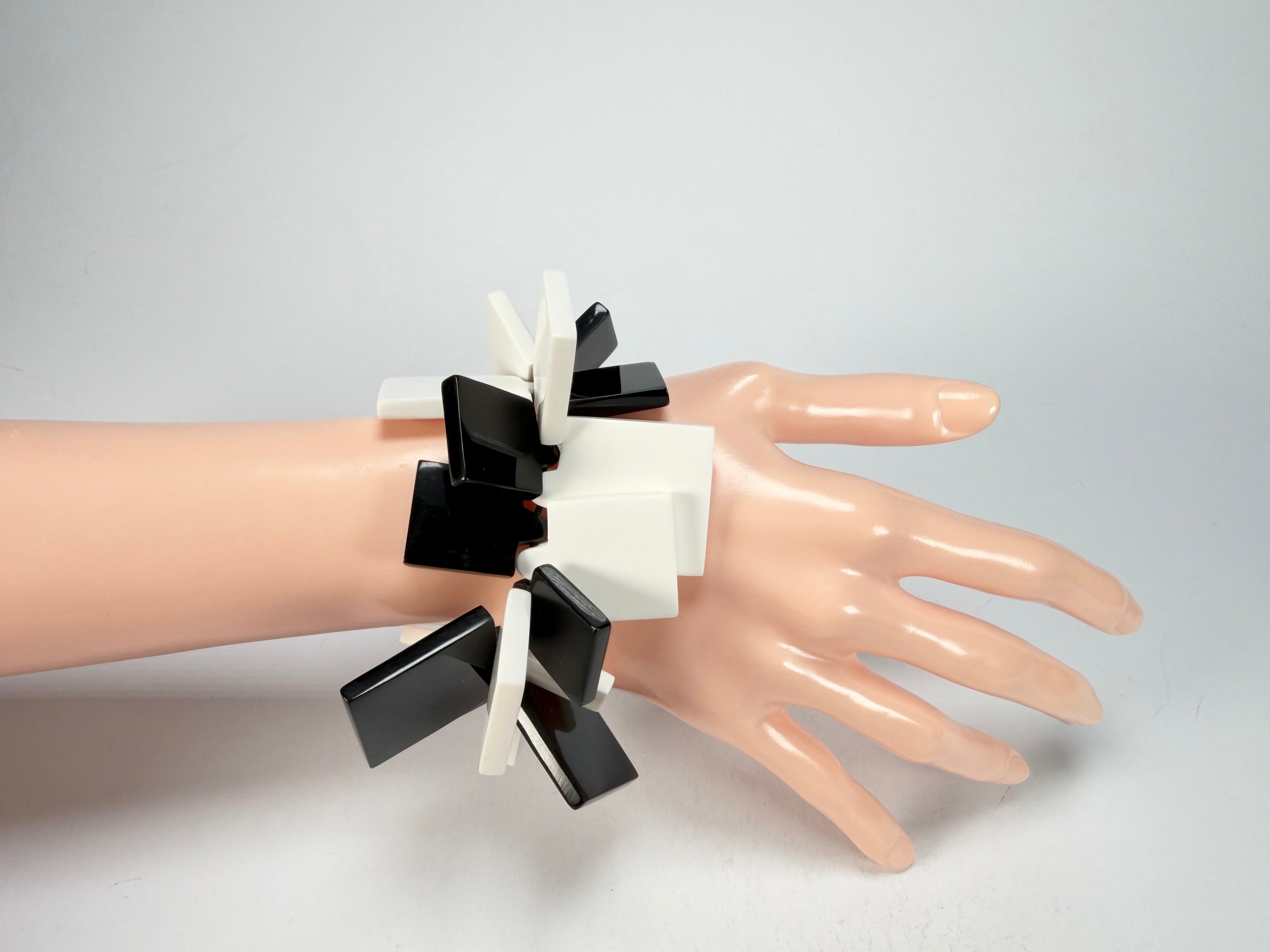 Marion Godart - Monochrome "Draps Tombés" Black & White Elasticated Resin Bracelet