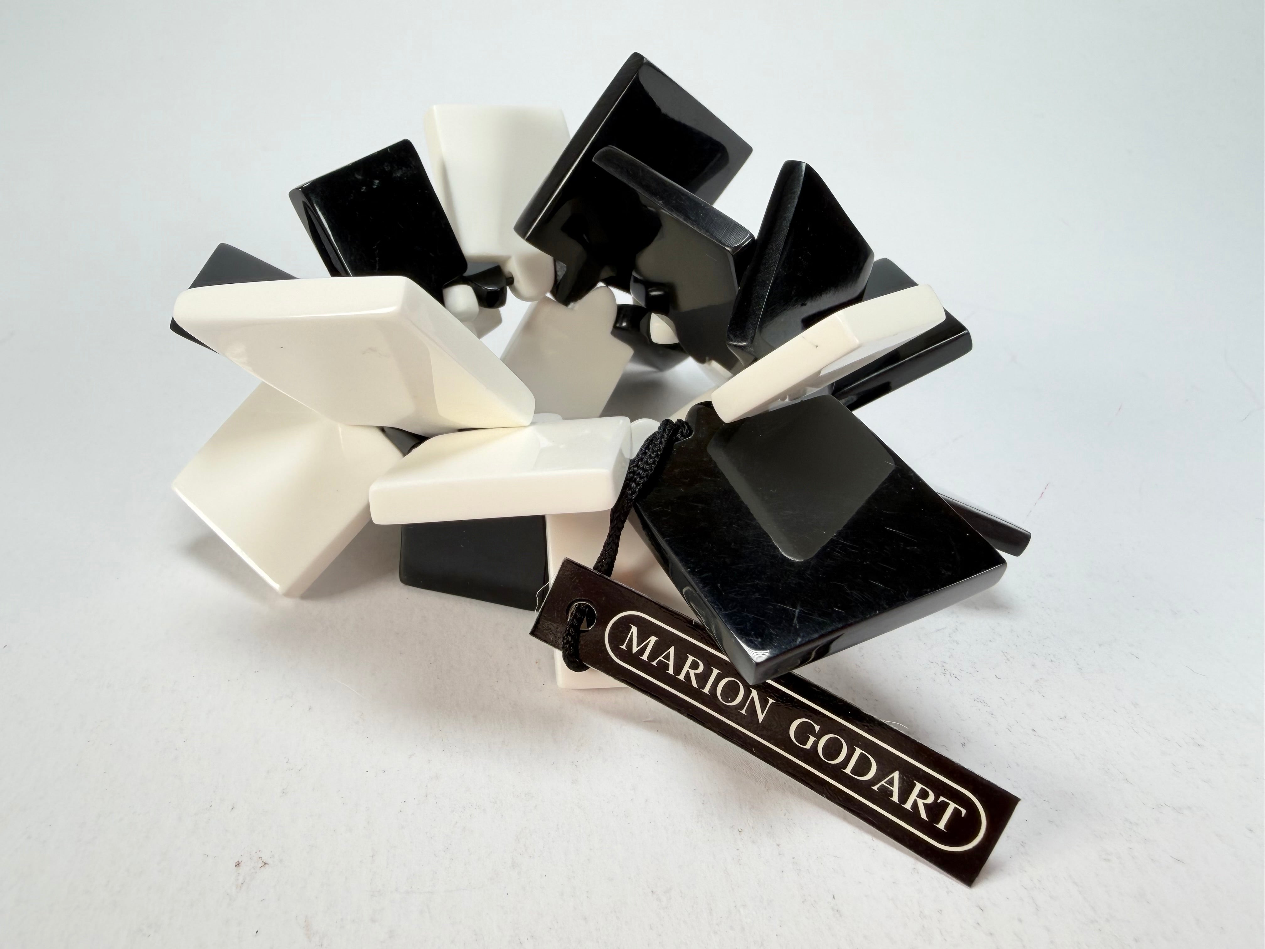Marion Godart - Monochrome "Draps Tombés" Black & White Elasticated Resin Bracelet