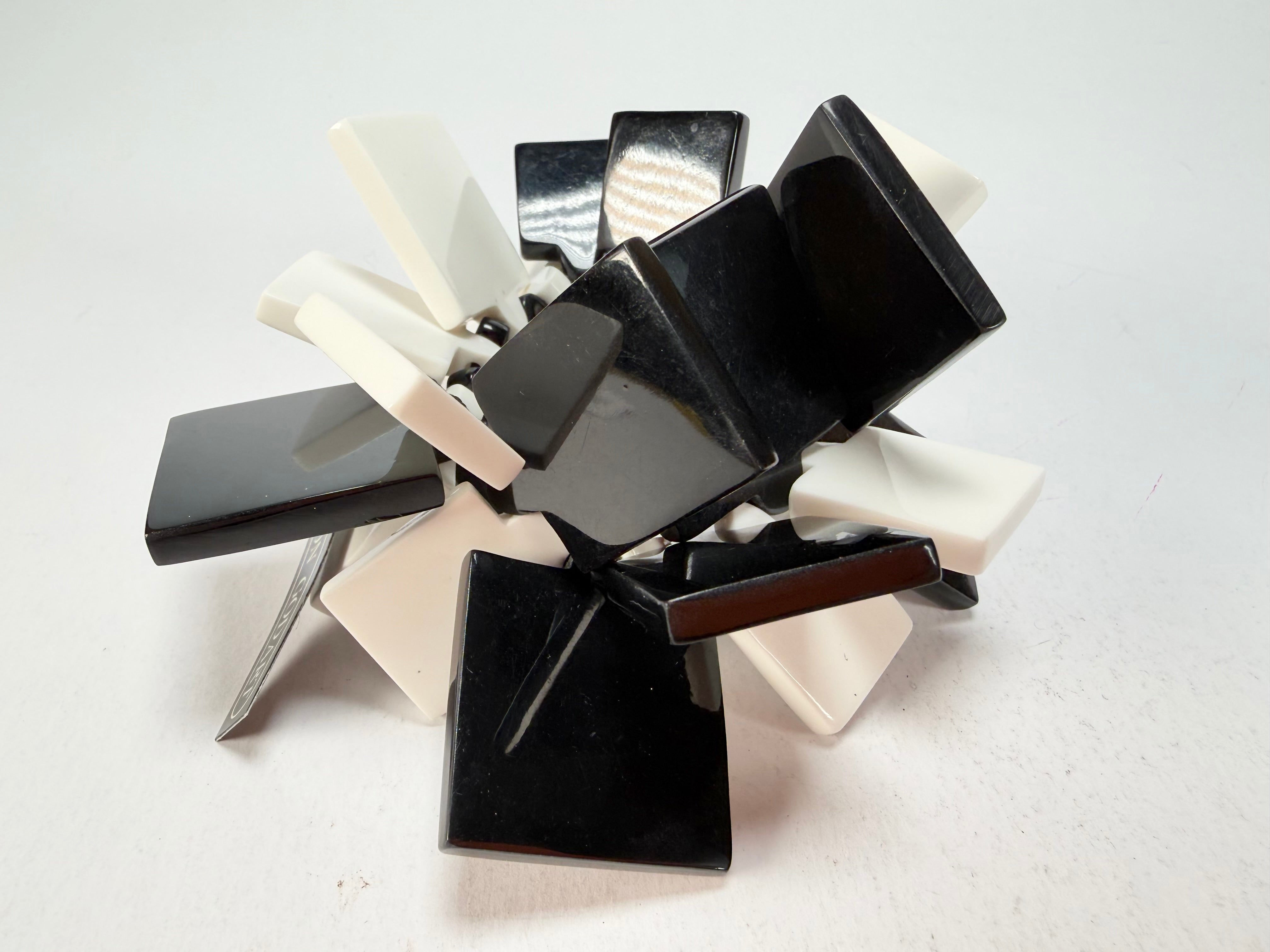 Marion Godart - Monochrome "Draps Tombés" Black & White Elasticated Resin Bracelet