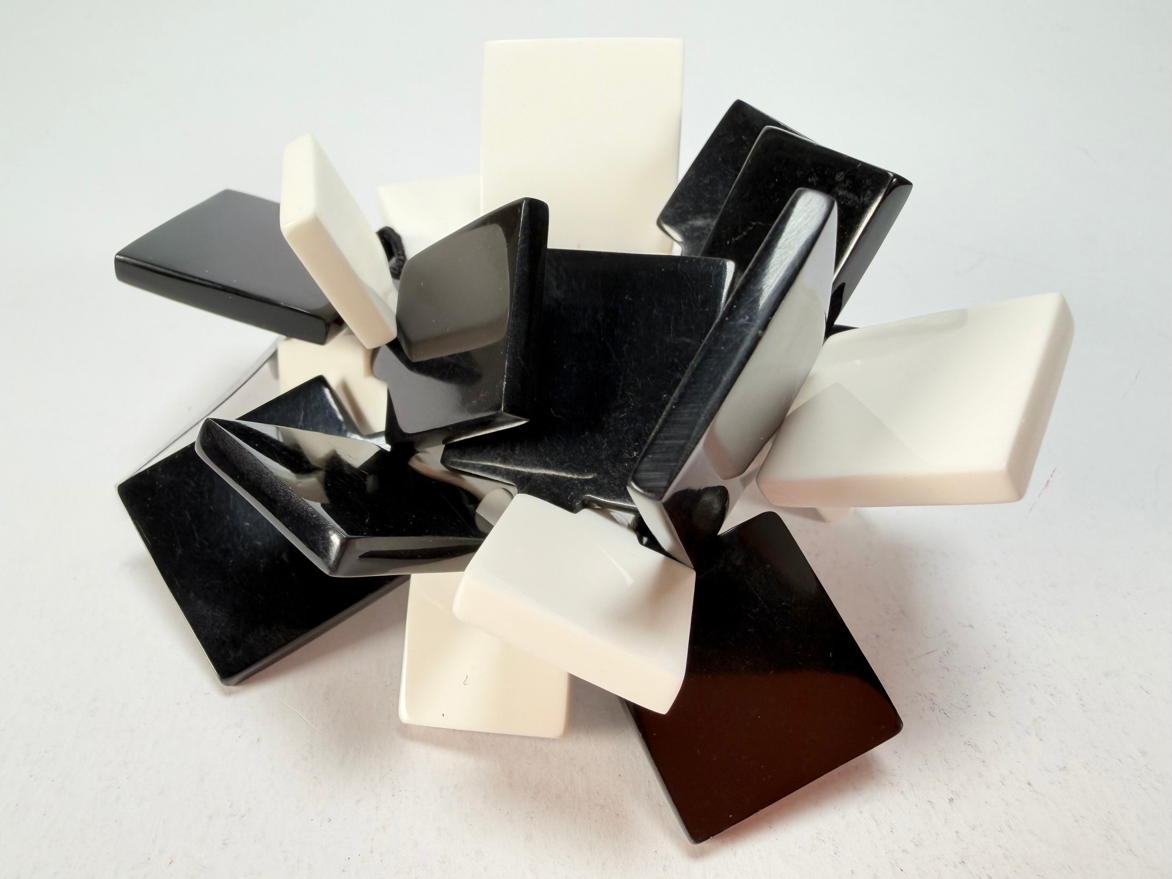 Marion Godart - Monochrome "Draps Tombés" Black & White Elasticated Resin Bracelet