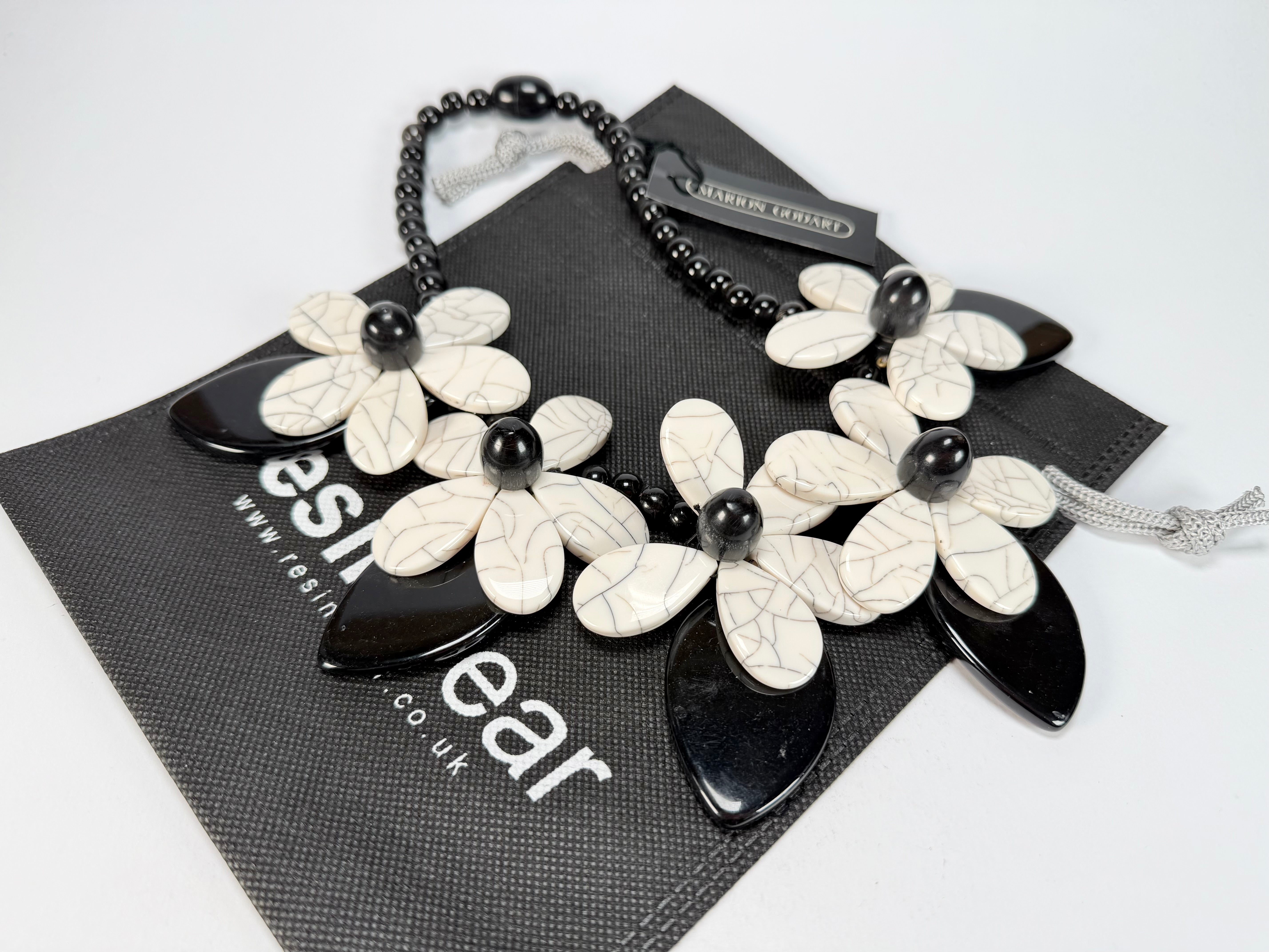 Marion Godart - Floral "Grand Pétale x Fragmental" White Flower Resin Necklace