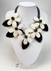 Marion Godart - Floral "Grand Pétale x Fragmental" White Flower Resin Necklace