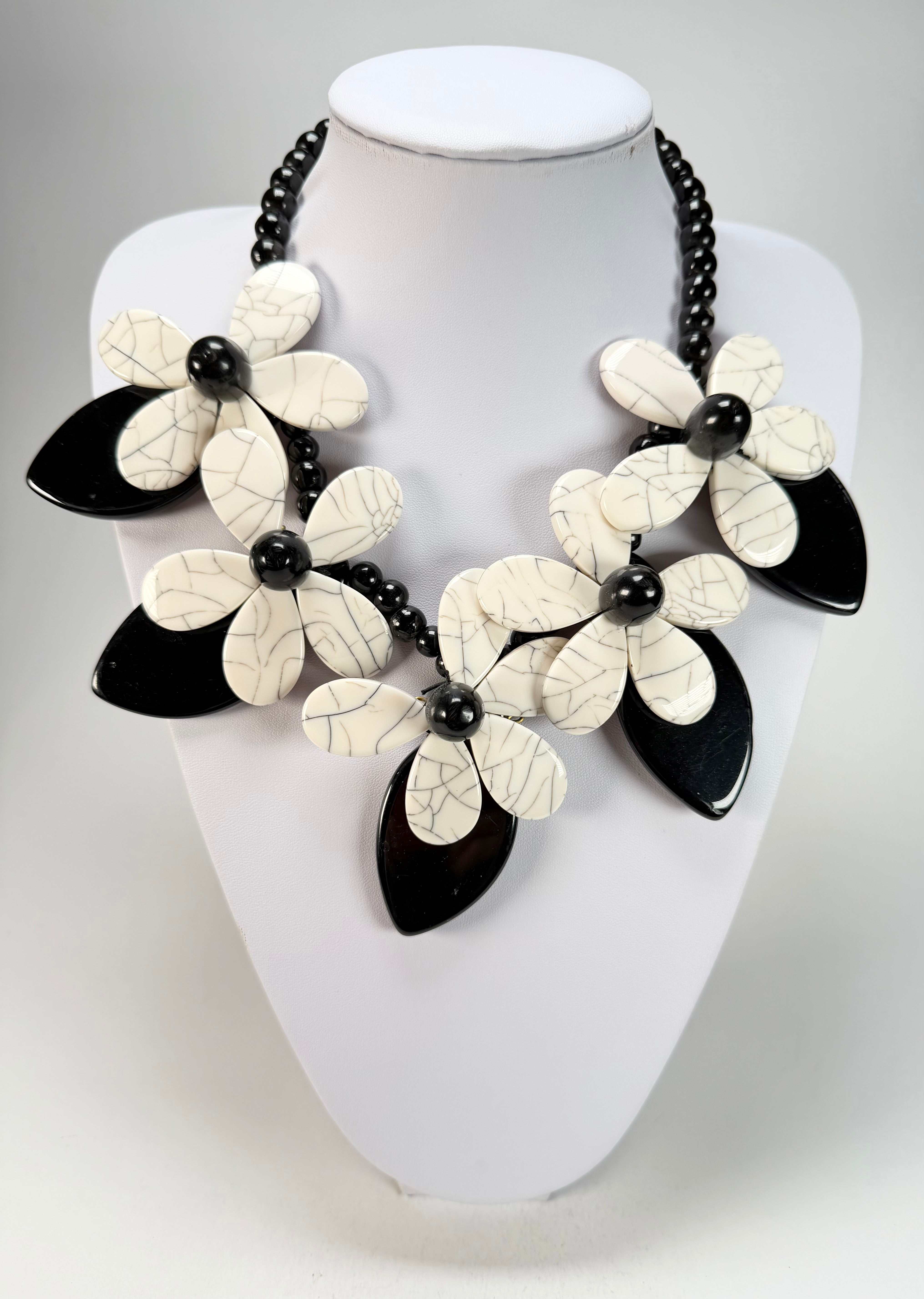 Marion Godart - Floral "Grand Pétale x Fragmental" White Flower Resin Necklace