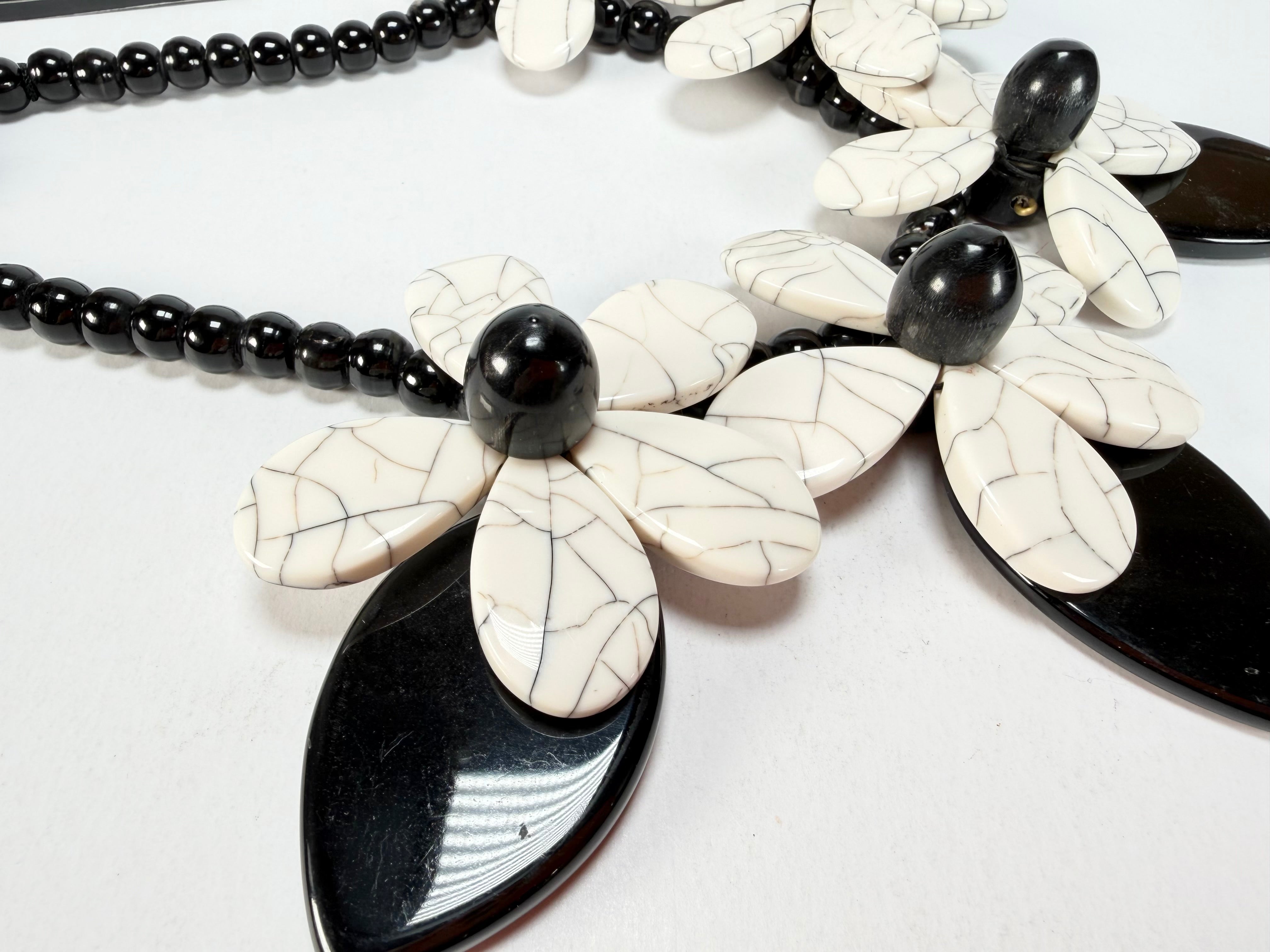 Marion Godart - Floral "Grand Pétale x Fragmental" White Flower Resin Necklace