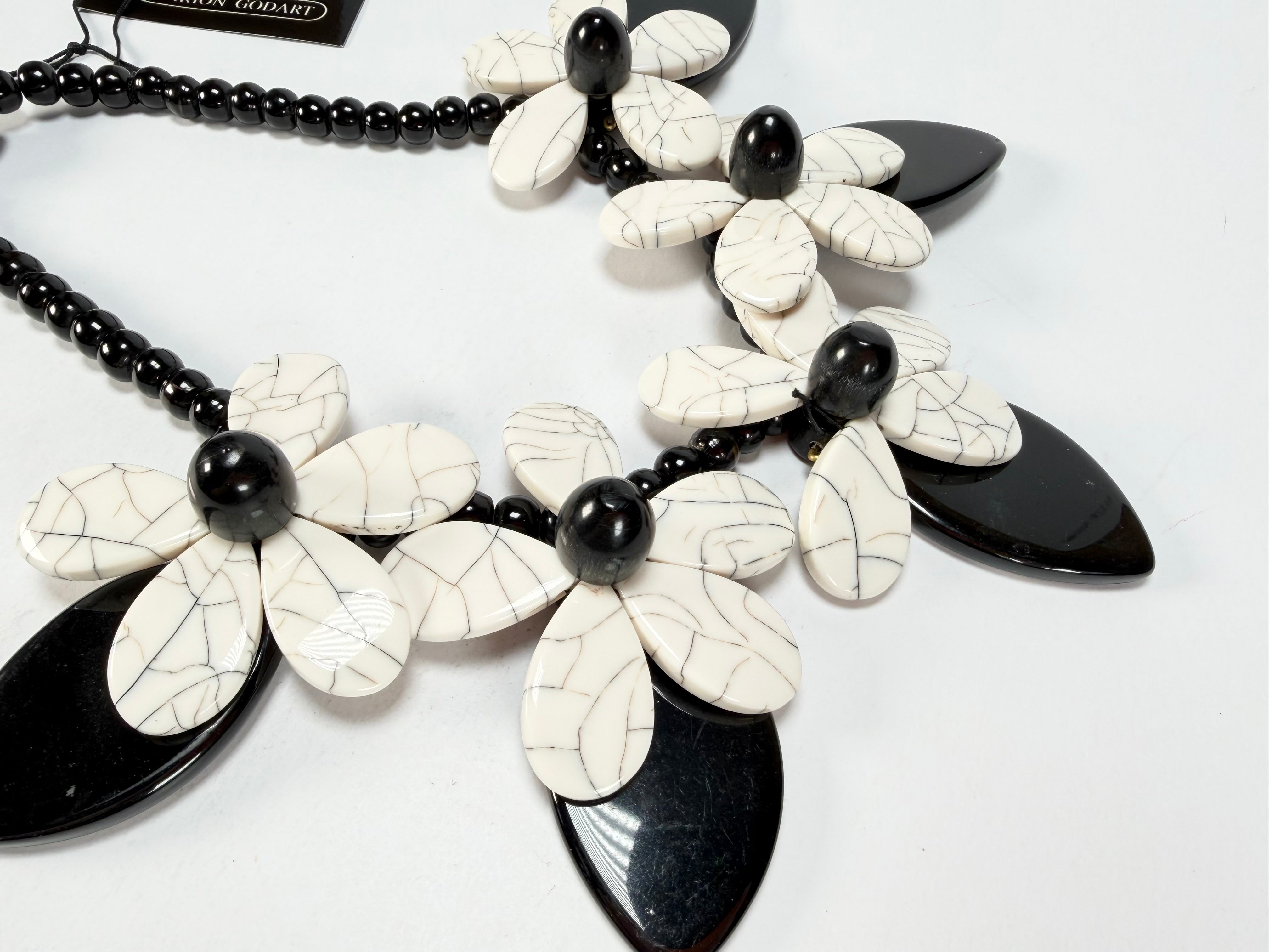 Marion Godart - Floral "Grand Pétale x Fragmental" White Flower Resin Necklace