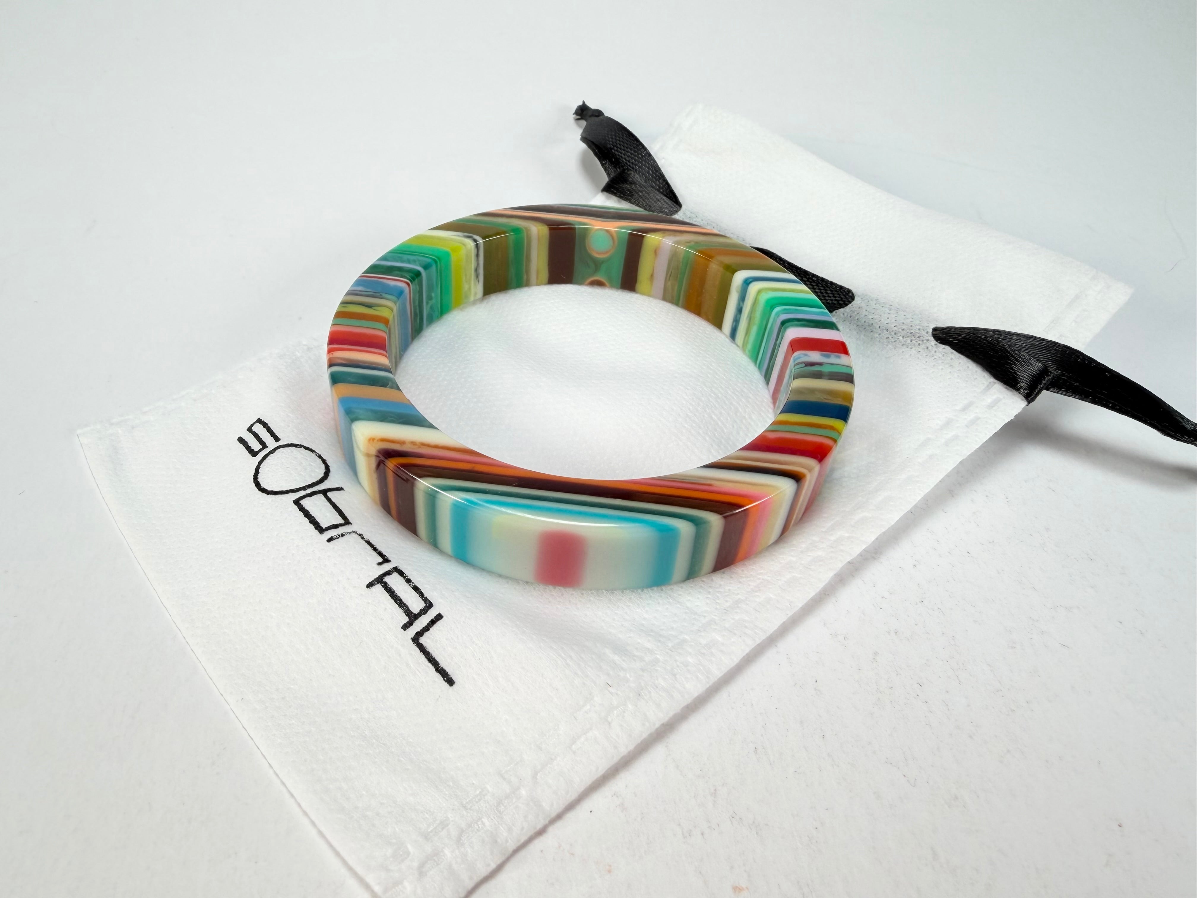 R Sobral - Liquorice Pop Art Solid Retro Resin Bangle ( * Rare * )