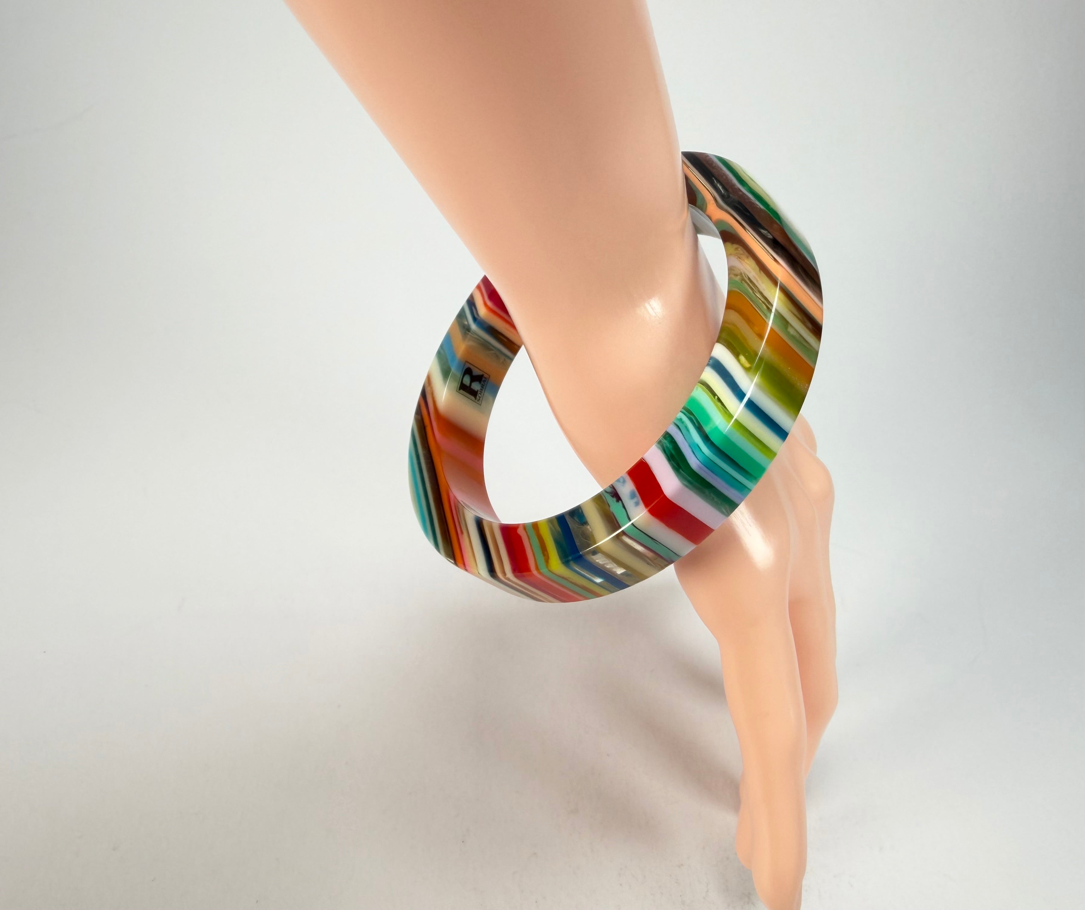 R Sobral - Liquorice Pop Art Solid Retro Resin Bangle ( * Rare * )
