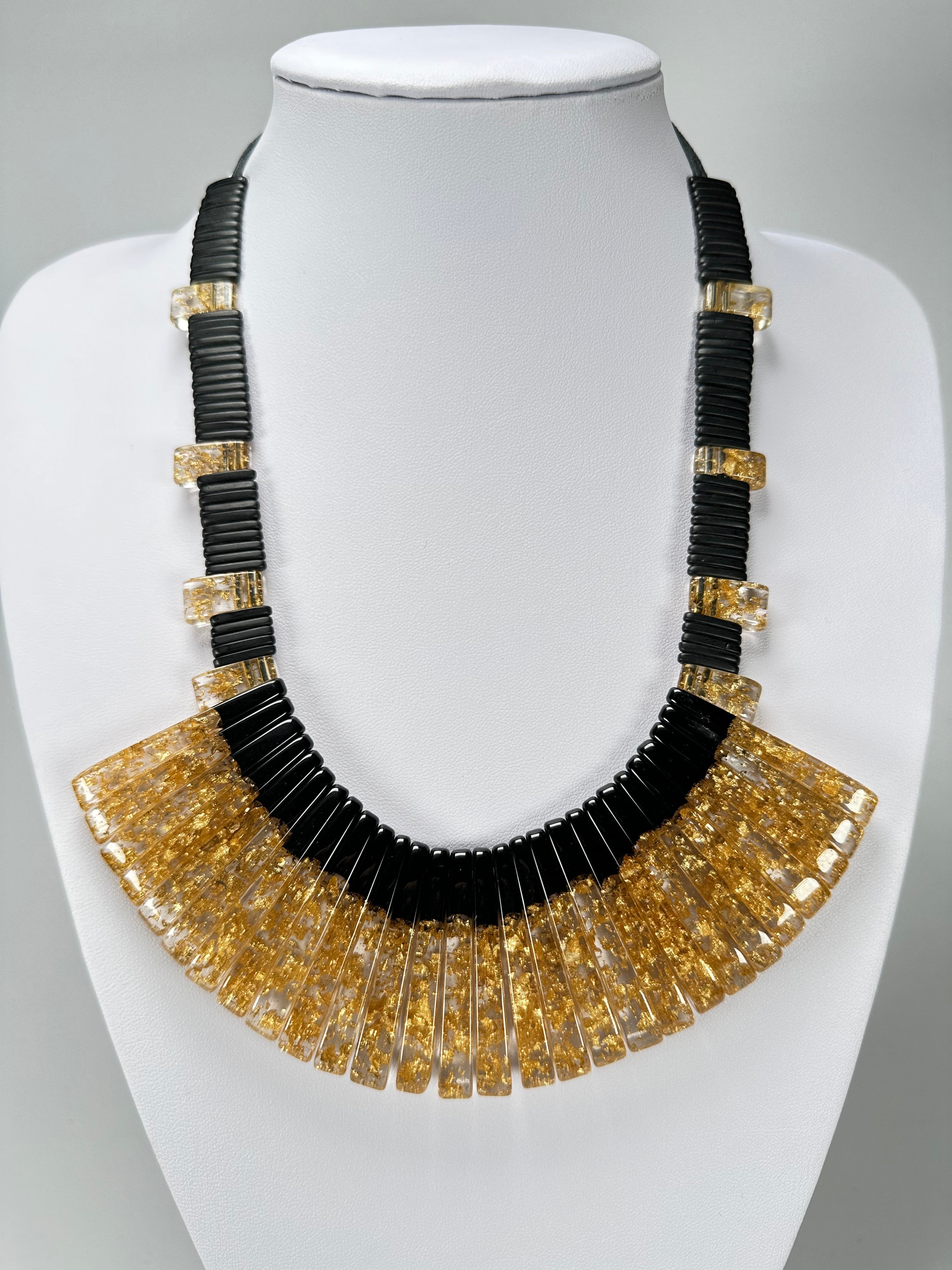 Sobral - Metalique "Realeza" Resin Necklace ( 004966 )