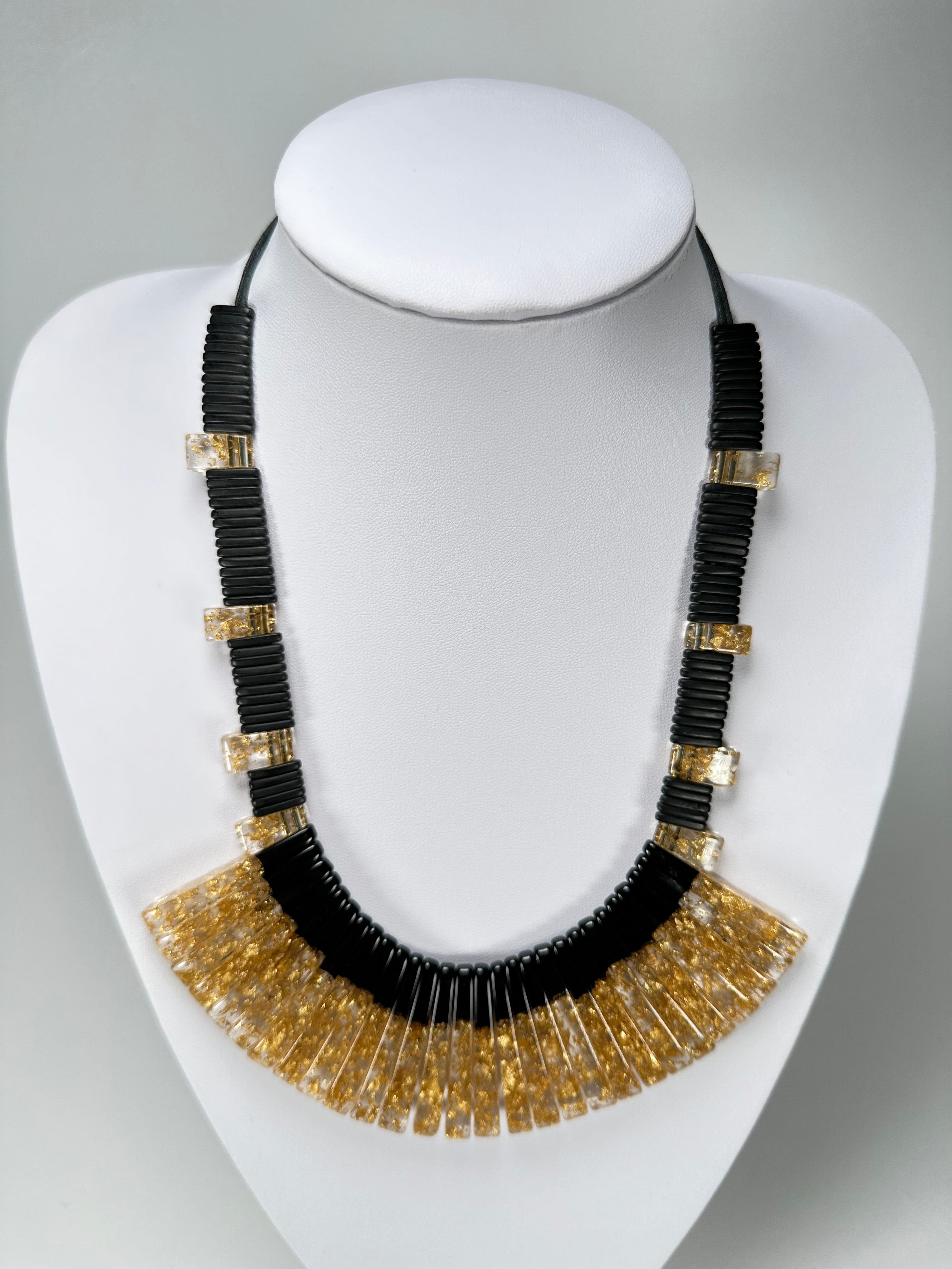 Sobral - Metalique "Realeza" Resin Necklace ( 004966 )