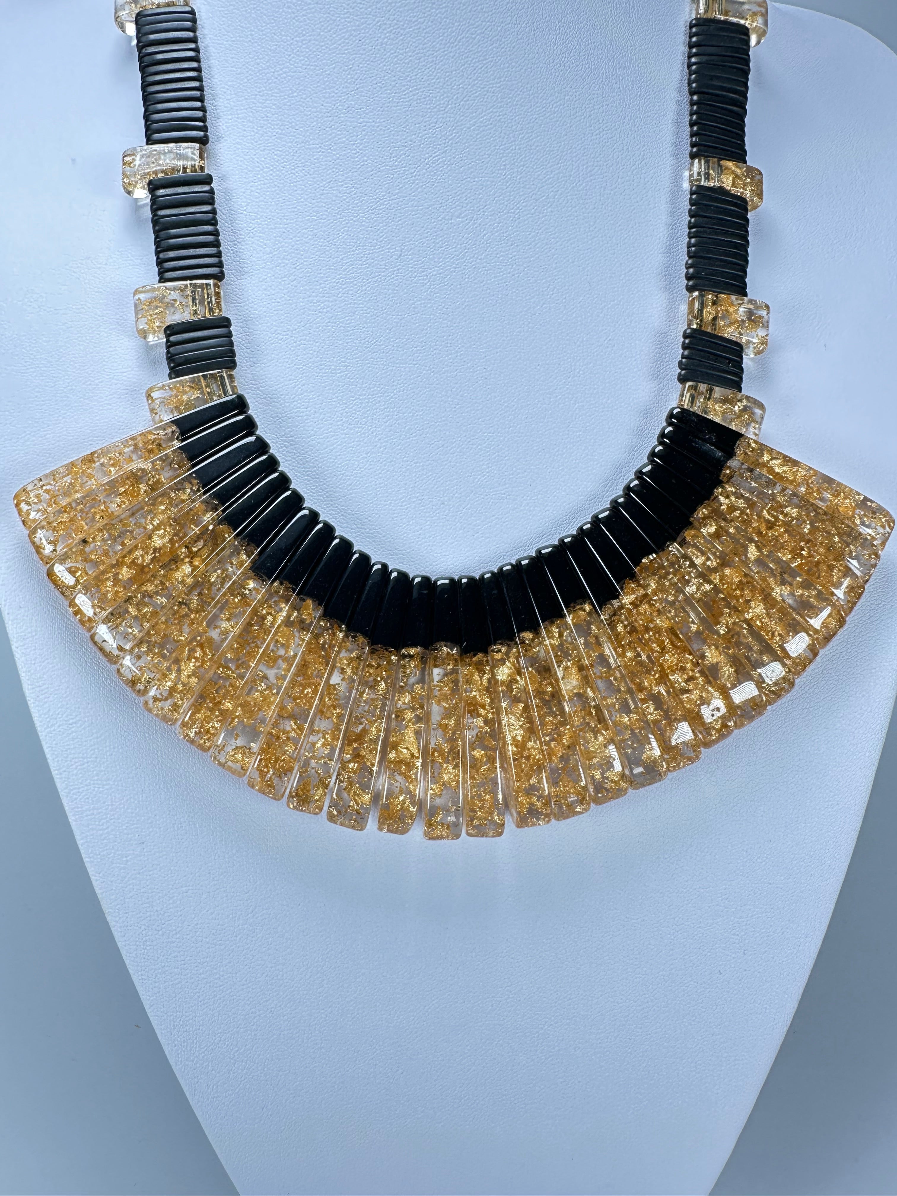 Sobral - Metalique "Realeza" Resin Necklace ( 004966 )