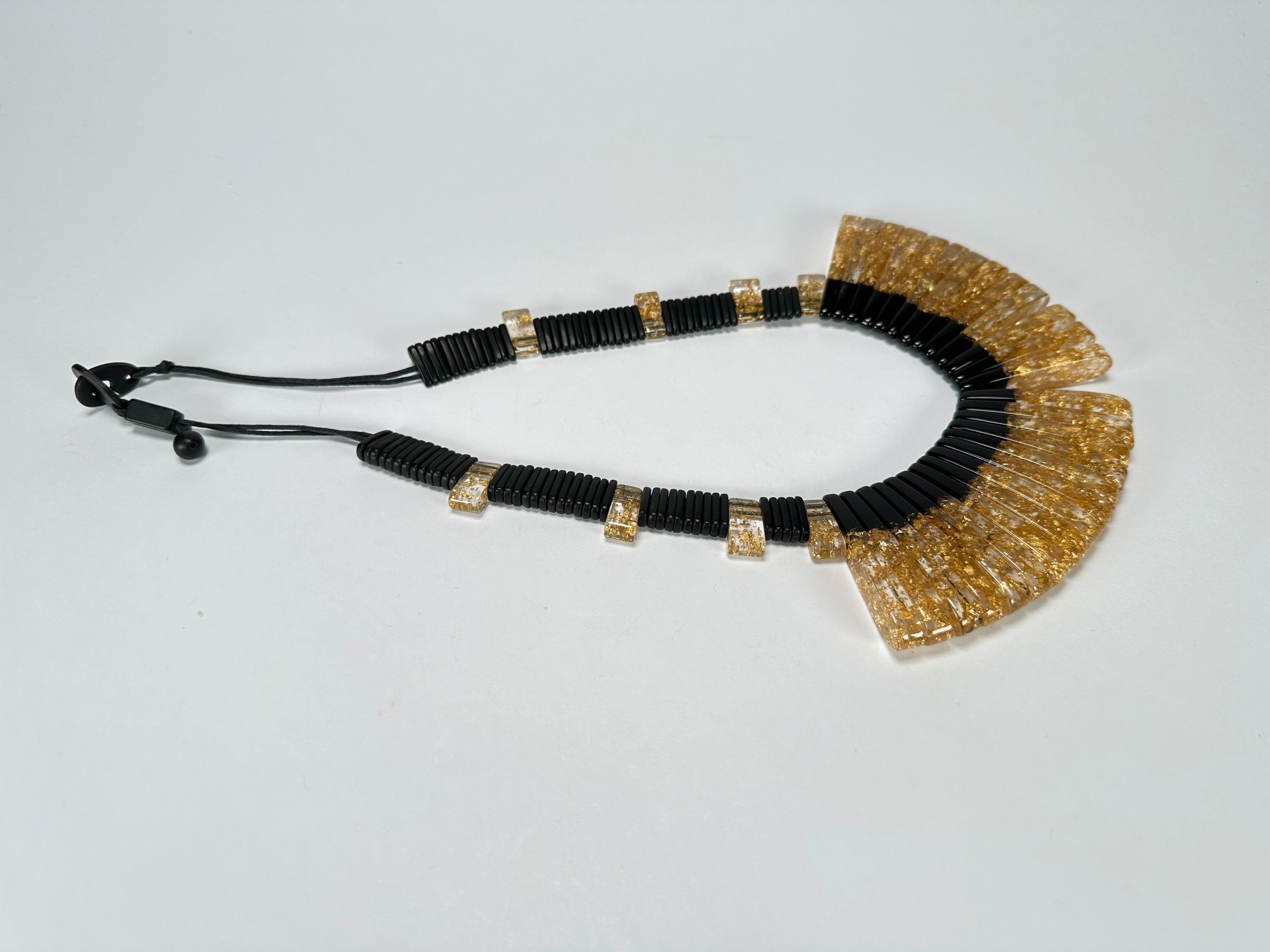 Sobral - Metalique "Realeza" Resin Necklace ( 004966 )