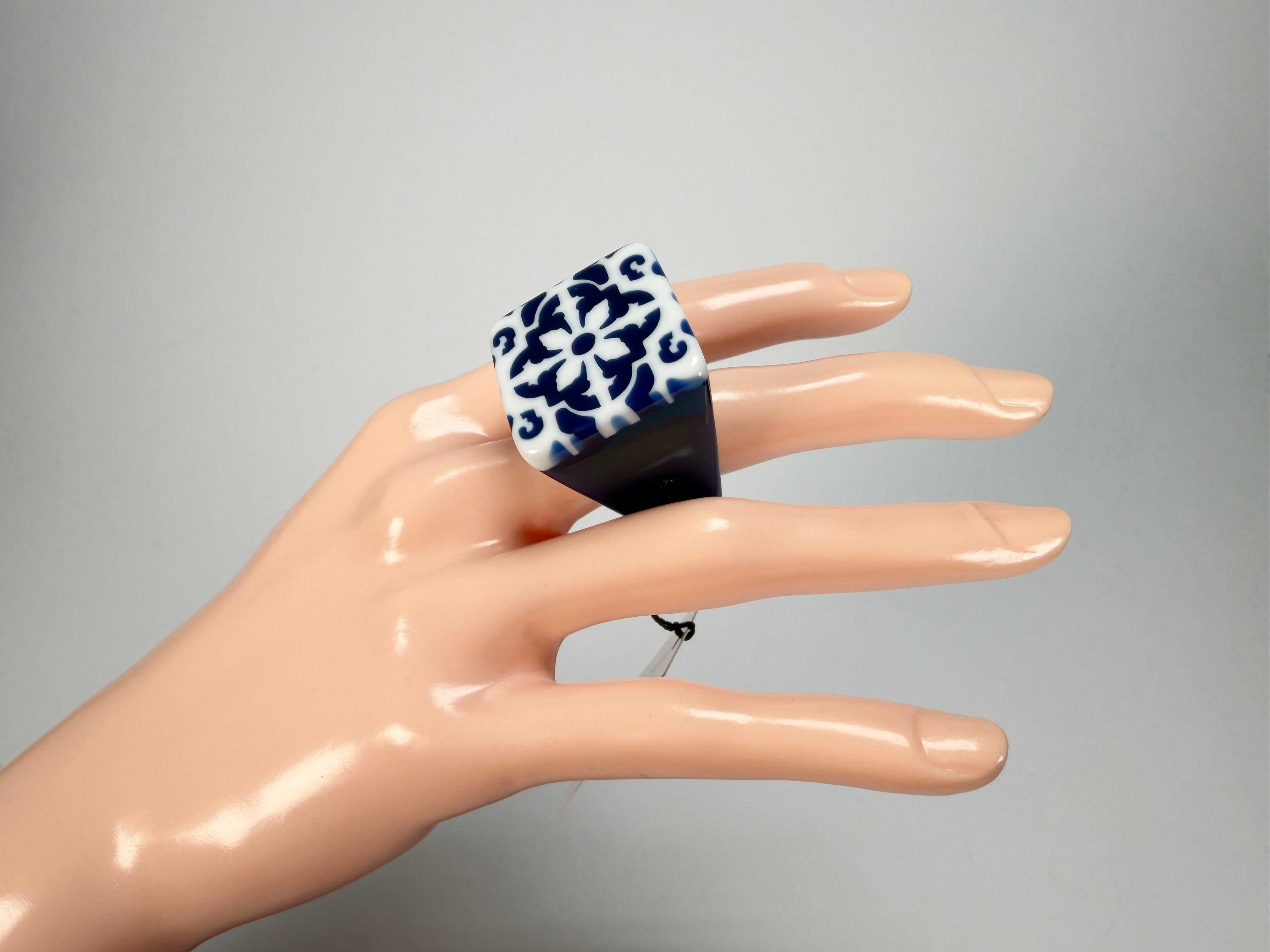 Sobral - Lisboa "Belém" Resin Ring ( 005478 ) - Size UK R / US 9
