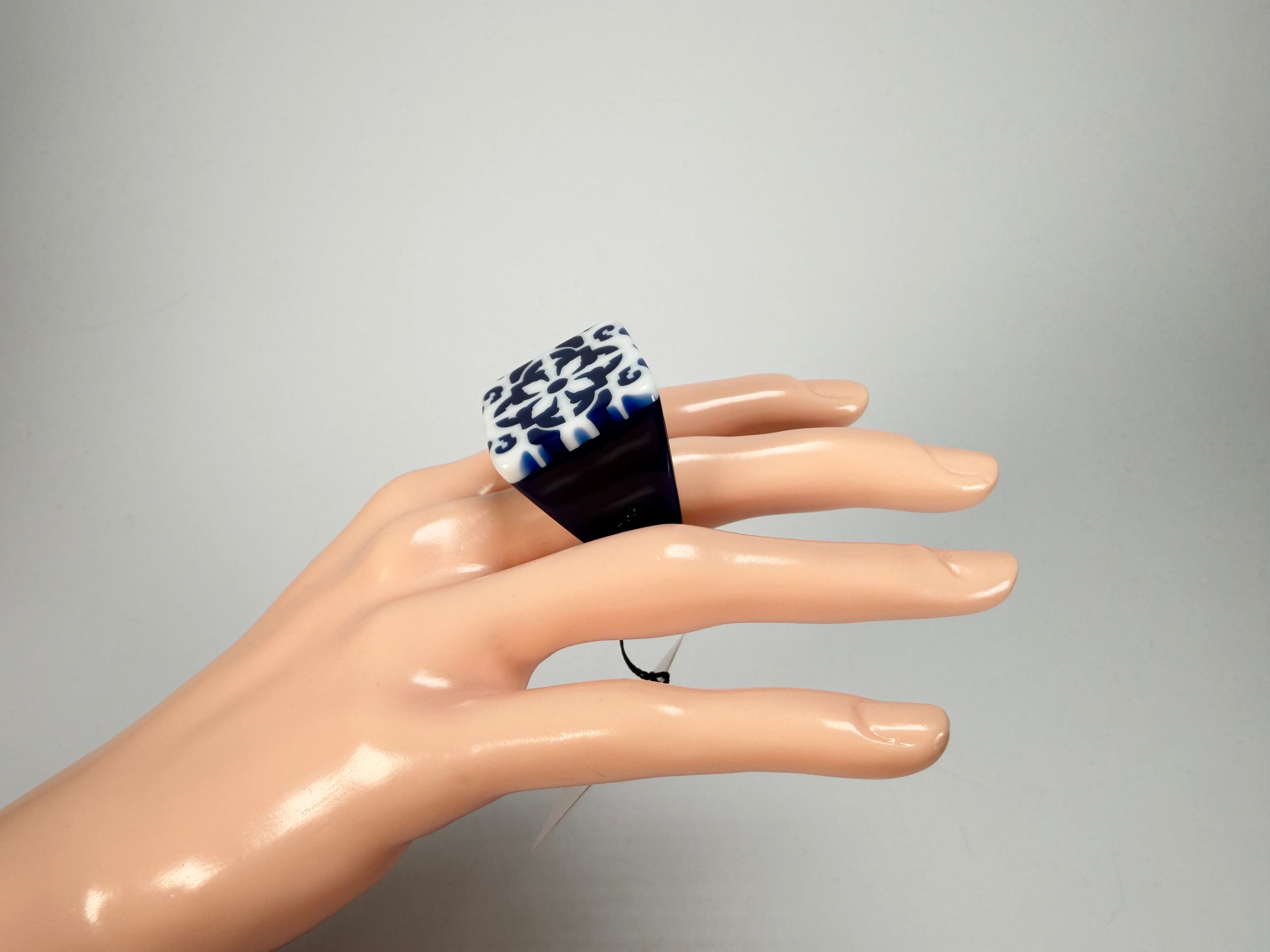 Sobral - Lisboa "Belém" Resin Ring ( 005478 ) - Size UK R / US 9