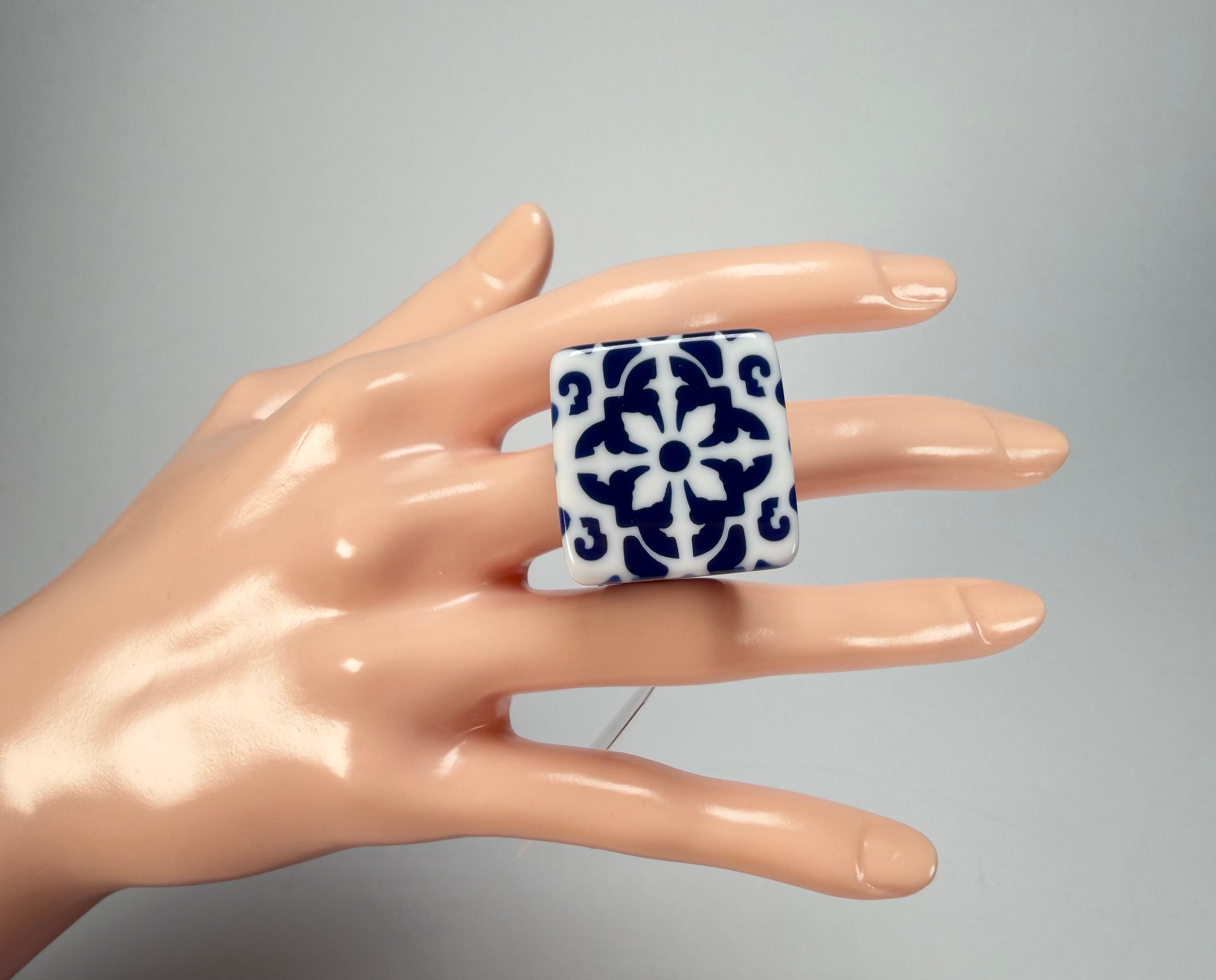 Sobral - Lisboa "Belém" Resin Ring ( 005478 ) - Size UK R / US 9