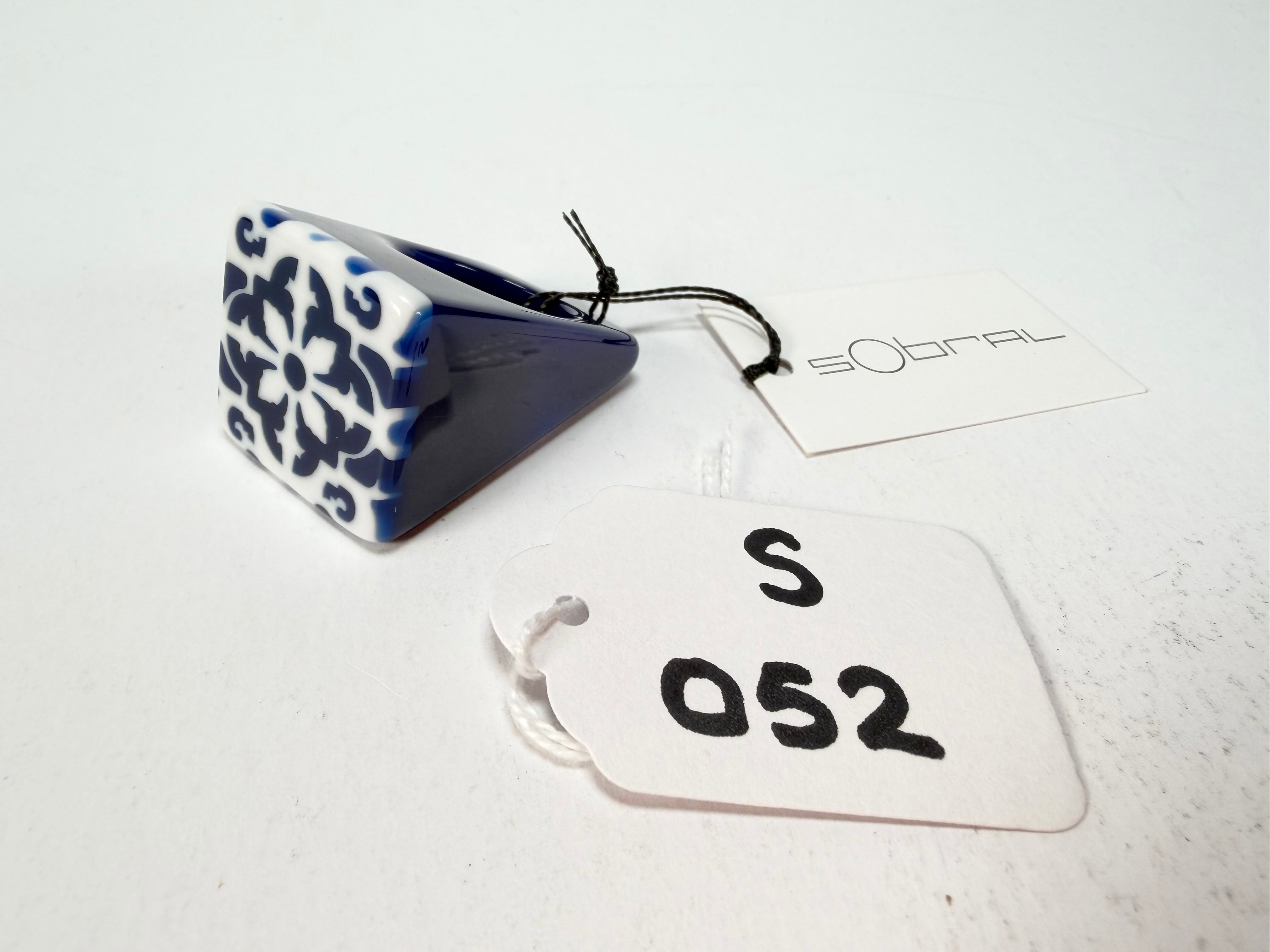 Sobral - Lisboa "Belém" Resin Ring ( 005478 ) - Size UK R / US 9