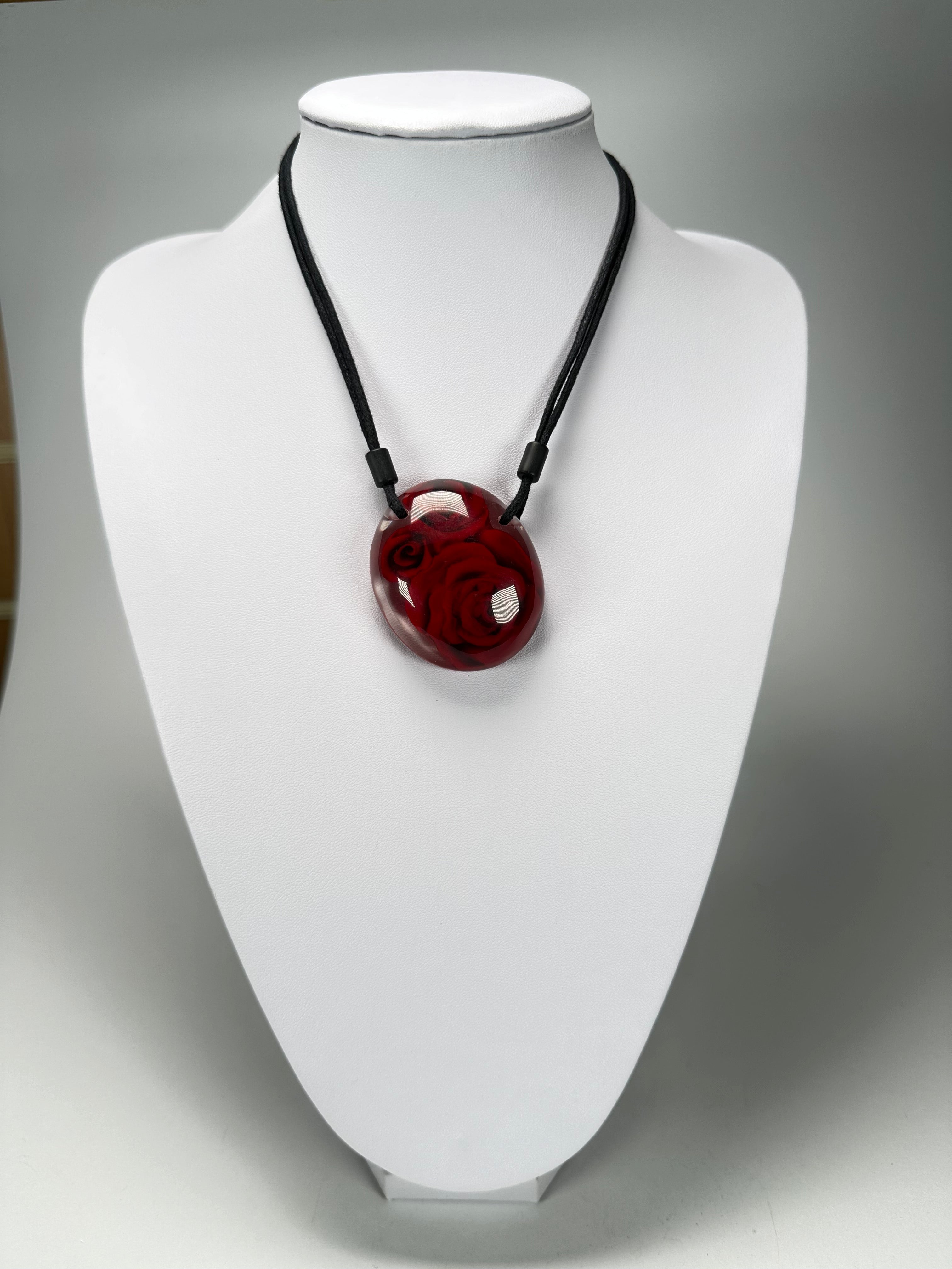 Sobral - Roses "Vega" Resin Necklace ( 003848 )