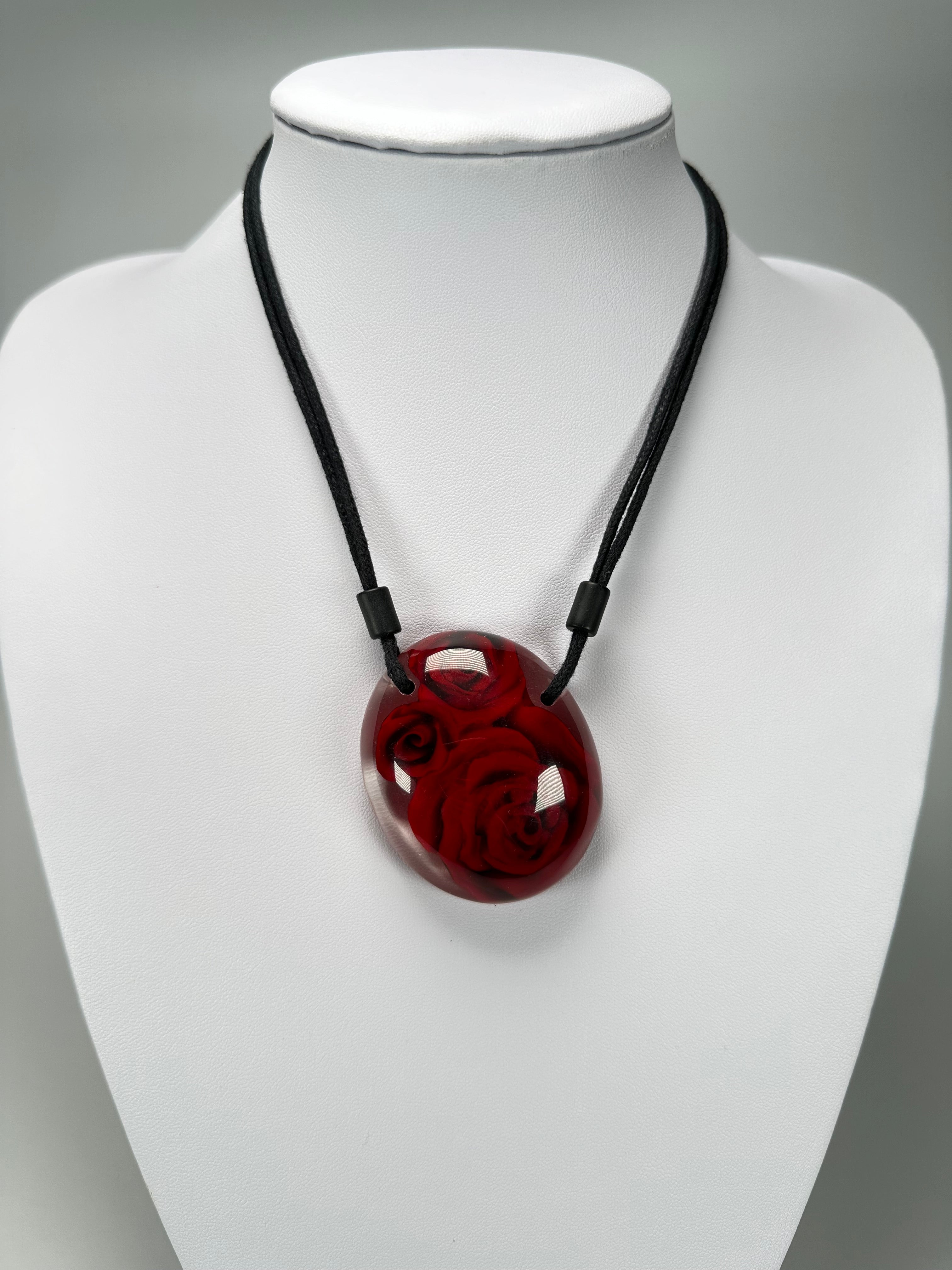 Sobral - Roses "Vega" Resin Necklace ( 003848 )