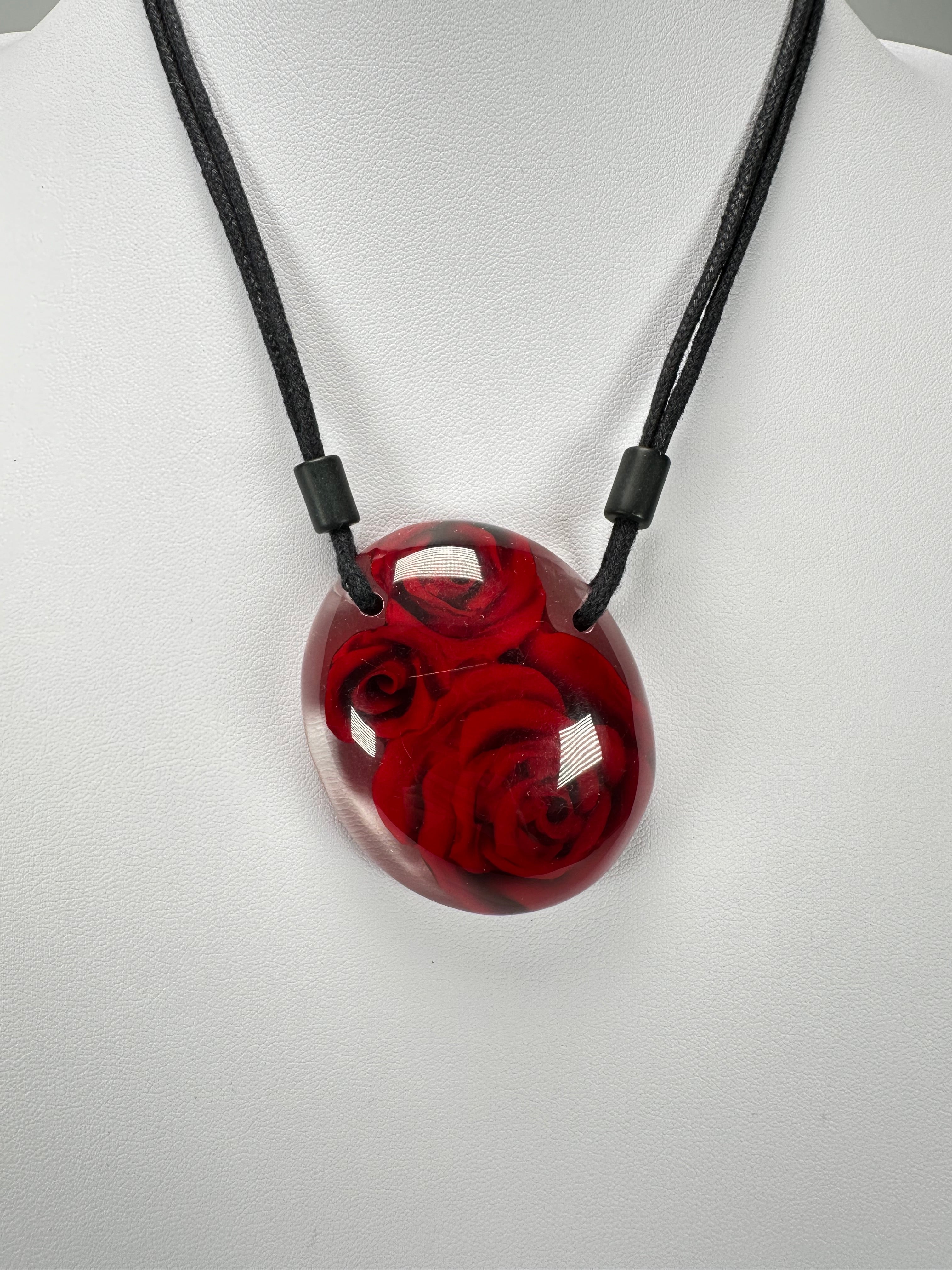 Sobral - Roses "Vega" Resin Necklace ( 003848 )