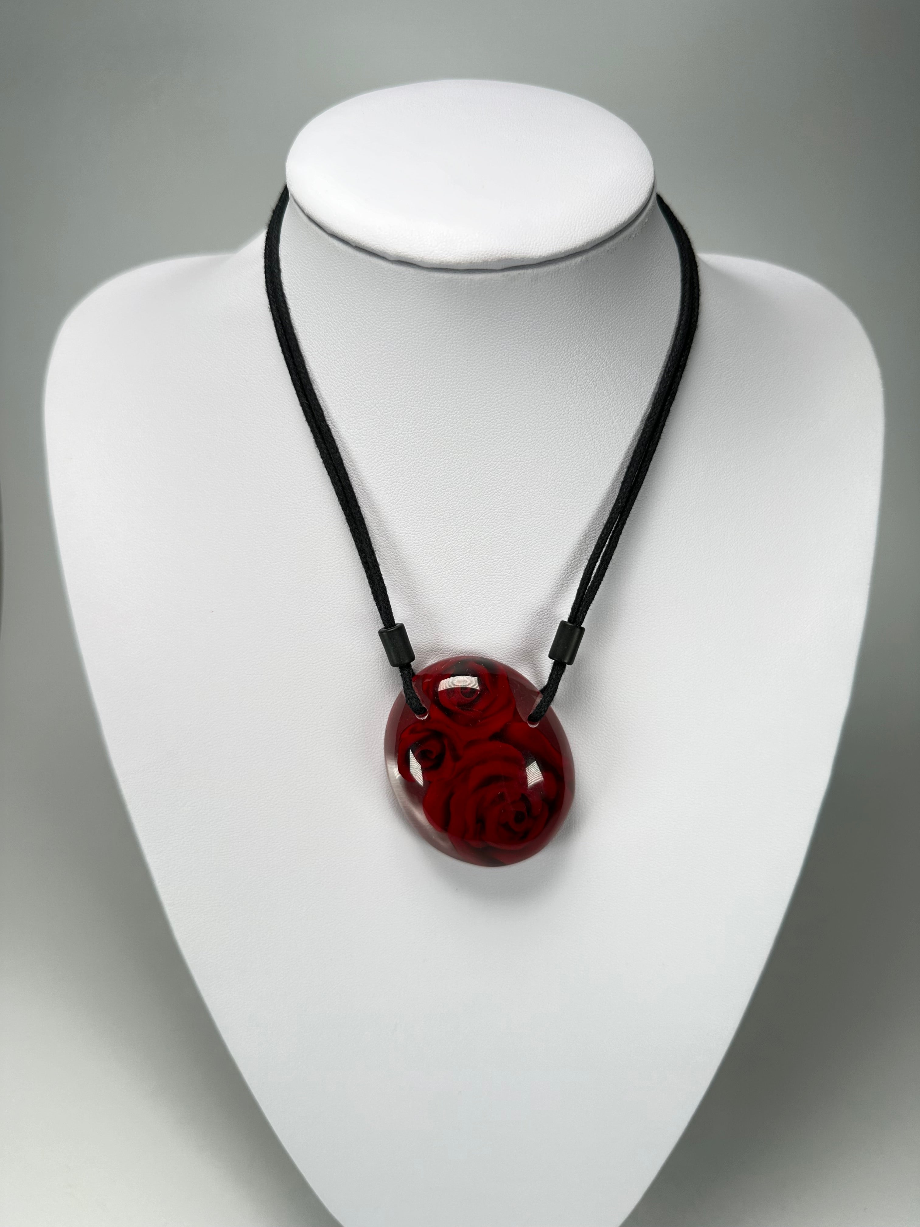 Sobral - Roses "Vega" Resin Necklace ( 003848 )