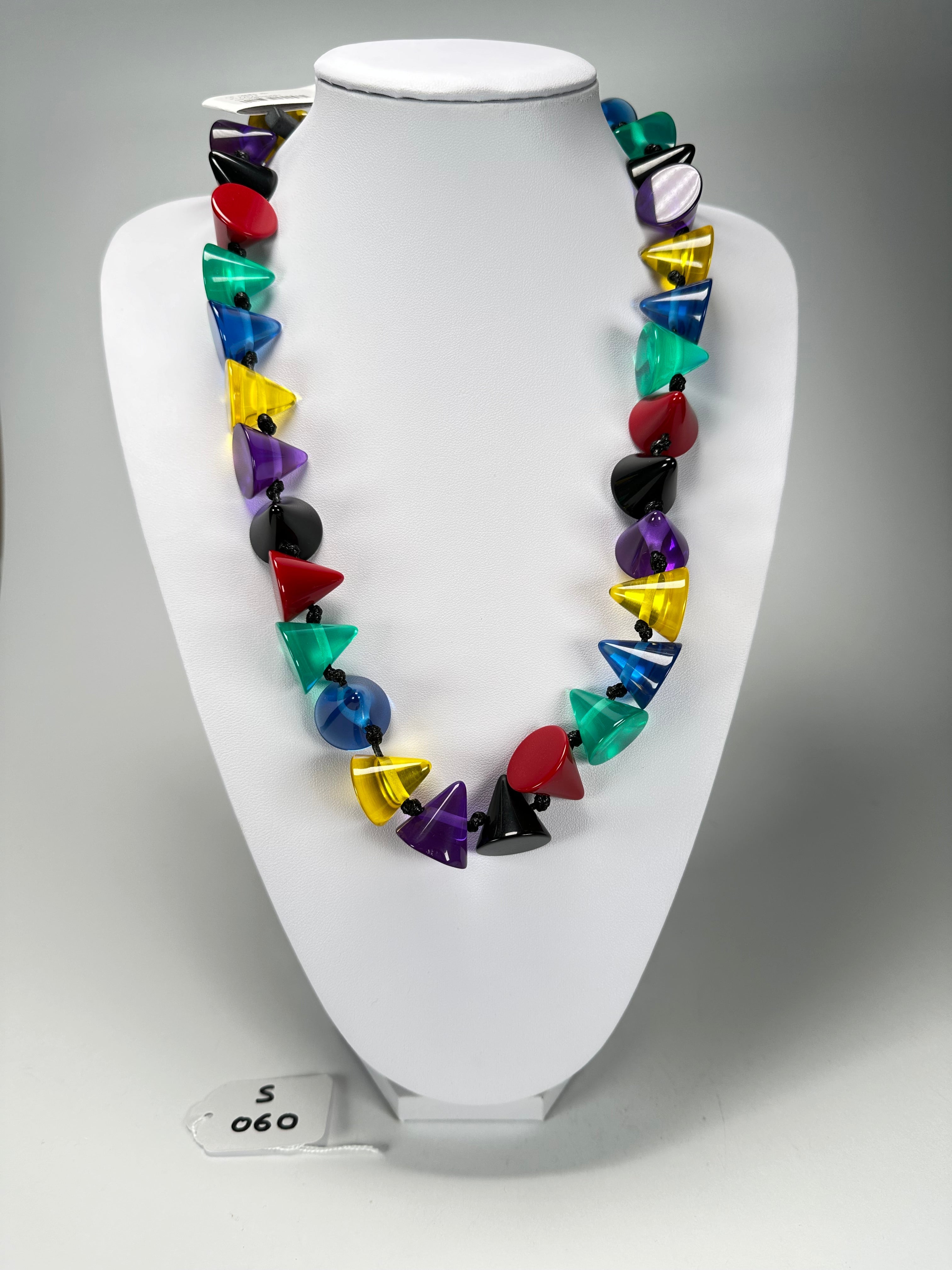 Sobral - Mix 2023 "Cones MD" Resin Necklace ( 005368 )