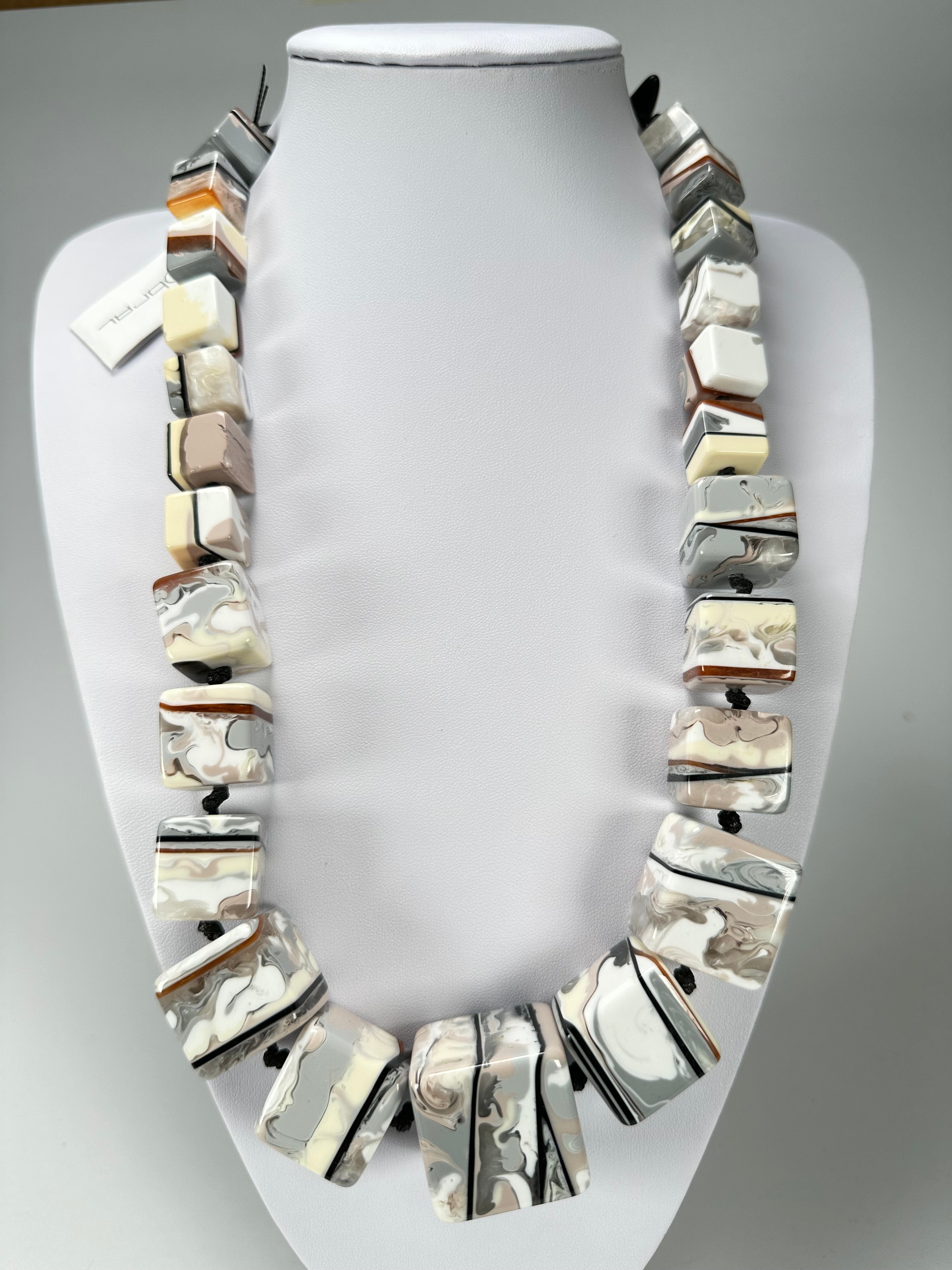 Sobral - Lágrima D'or "K" Large Cubes Resin Necklace ( 003624 )