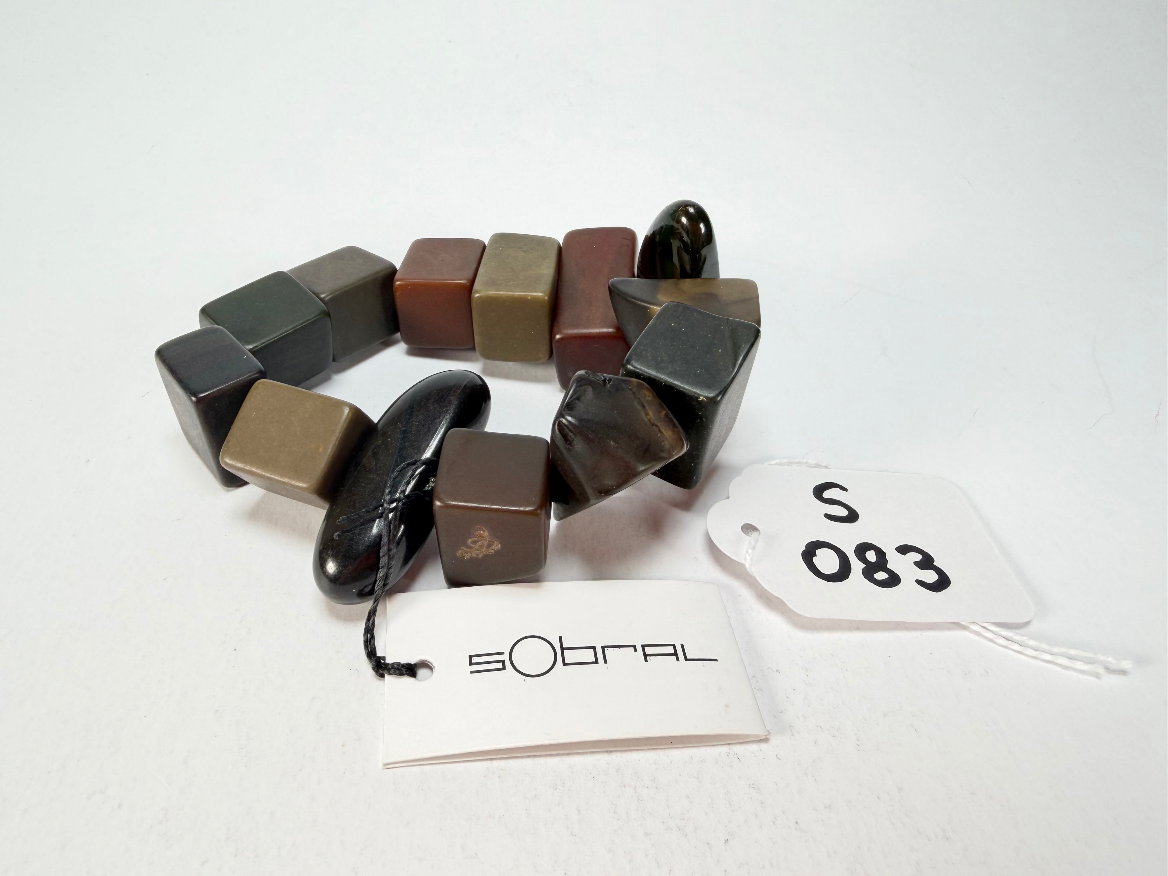 Sobral - Indiana "Cinza" Smokey Gray Mix Elasticated Resin Bracelet ( 000210 )