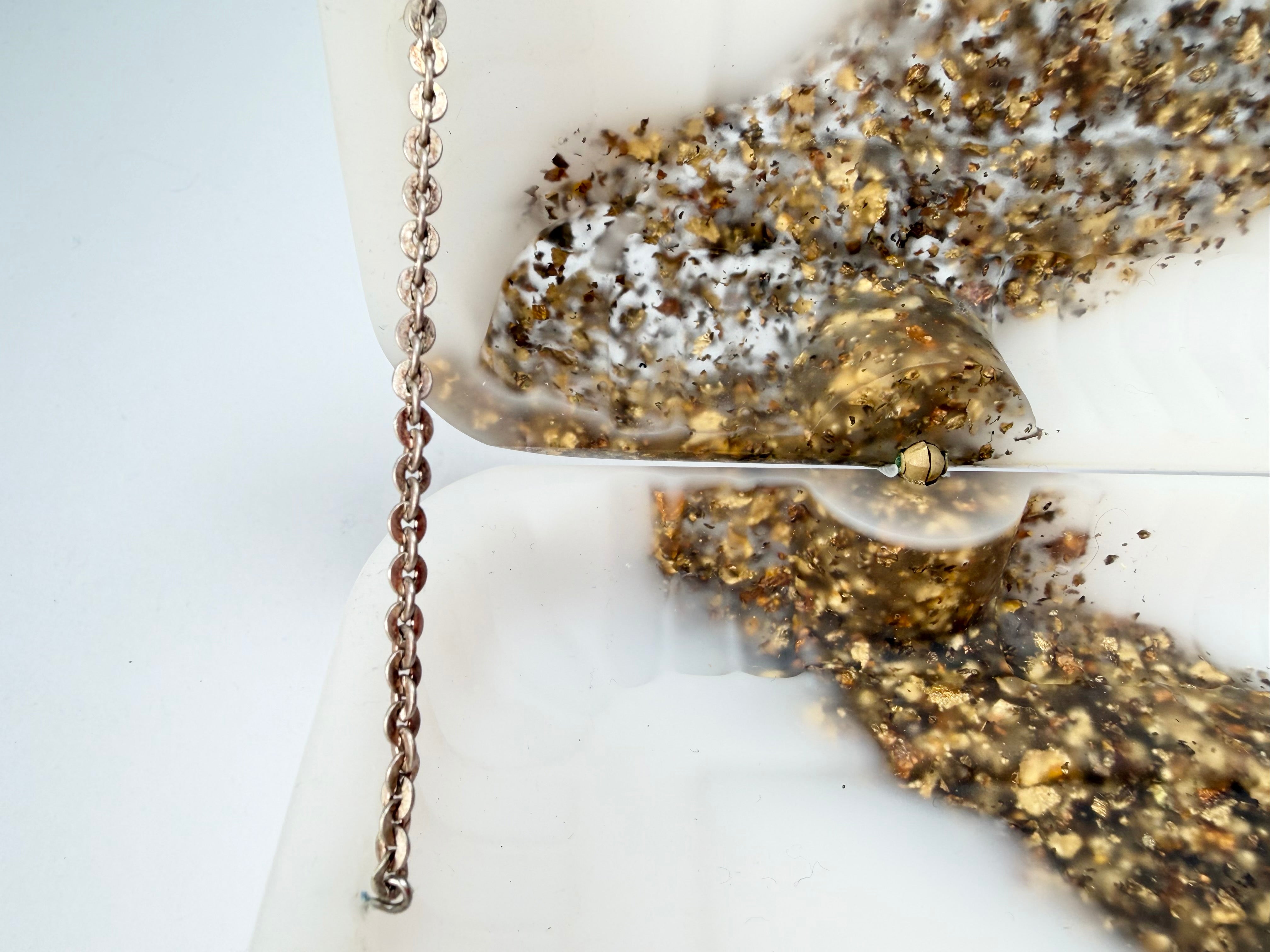 Sobral - Metalique "Linda Purse" Orlando White & Gold Resin Clutch Bag ( 005290 )