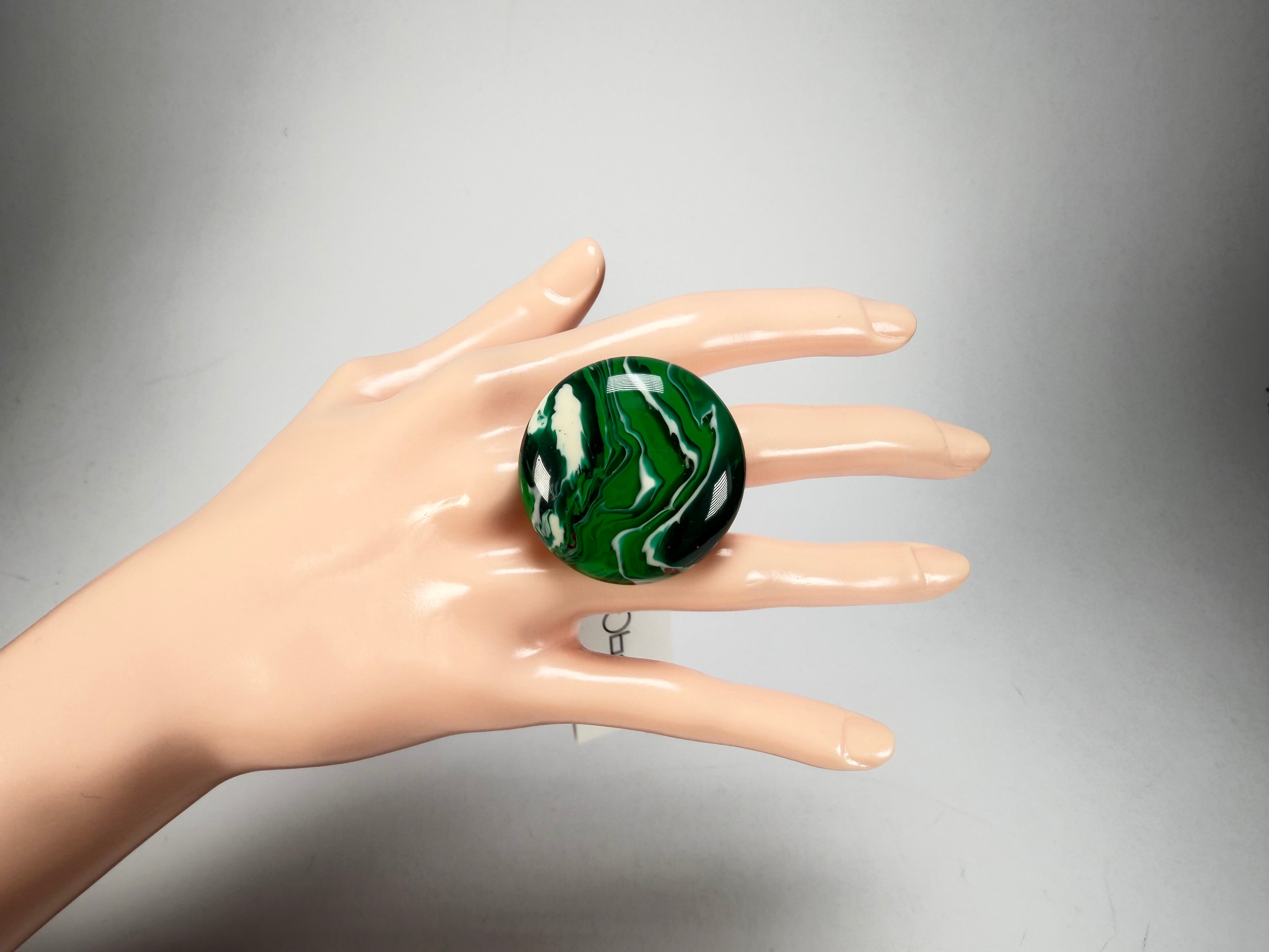 Sobral - Onda Verde "Onda Circle" Green Resin Ring ( 005324 ) - Size UK N / US 7