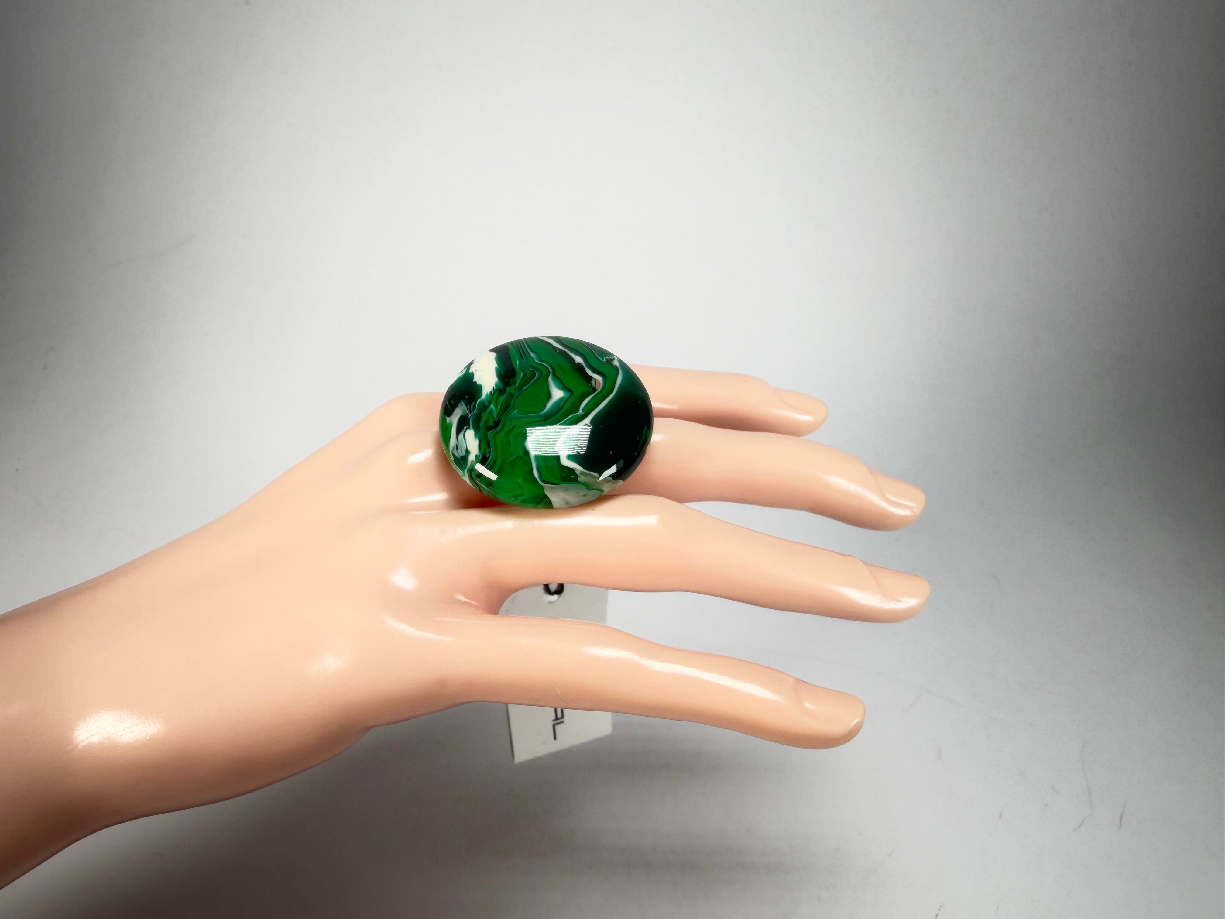 Sobral - Onda Verde "Onda Circle" Green Resin Ring ( 005324 ) - Size UK N / US 7