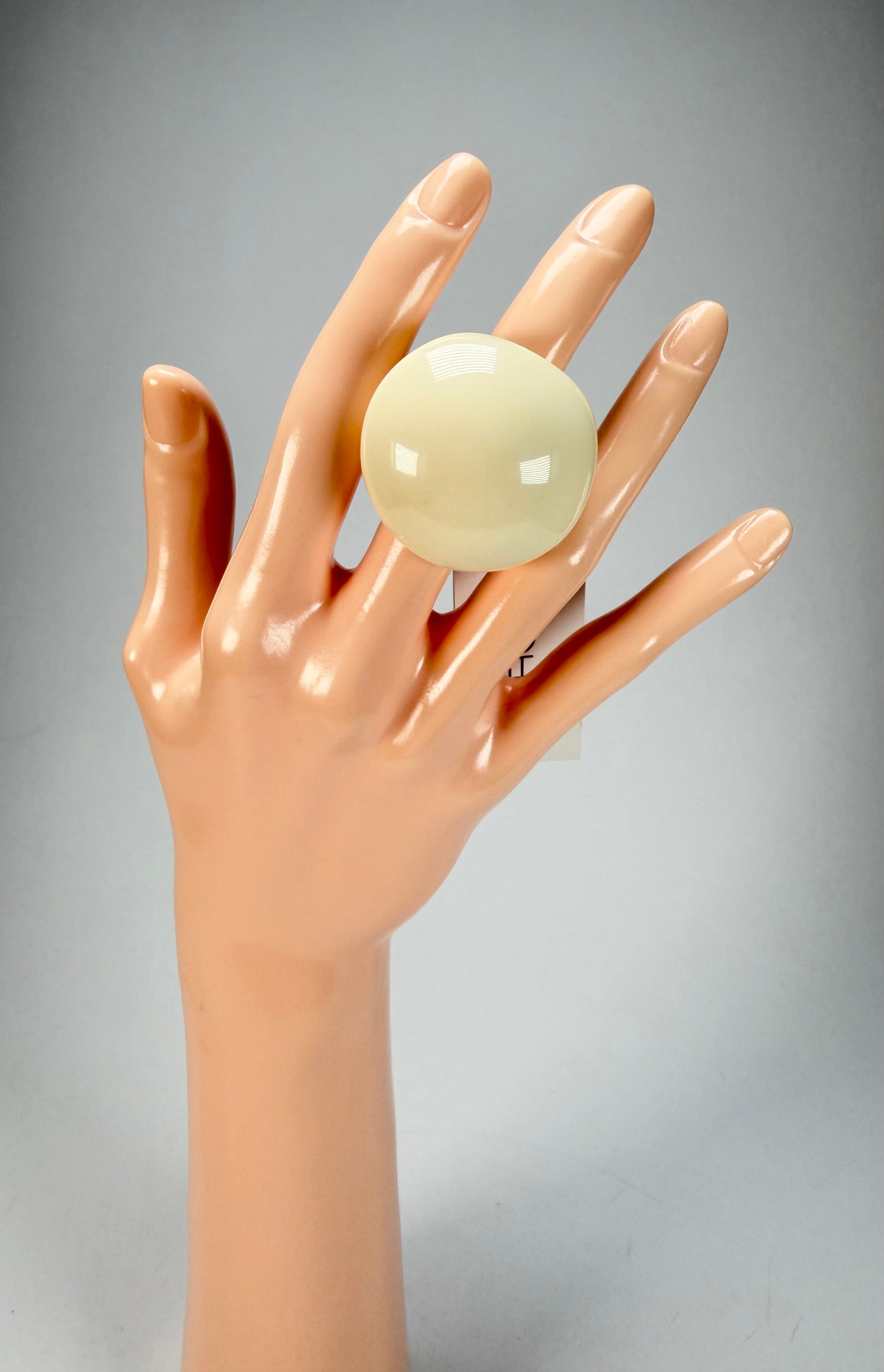 Sobral - Mix 2023 "Sintonia" Marfim Cream Resin Ring ( 003598 ) - Size UK P / US 7.5