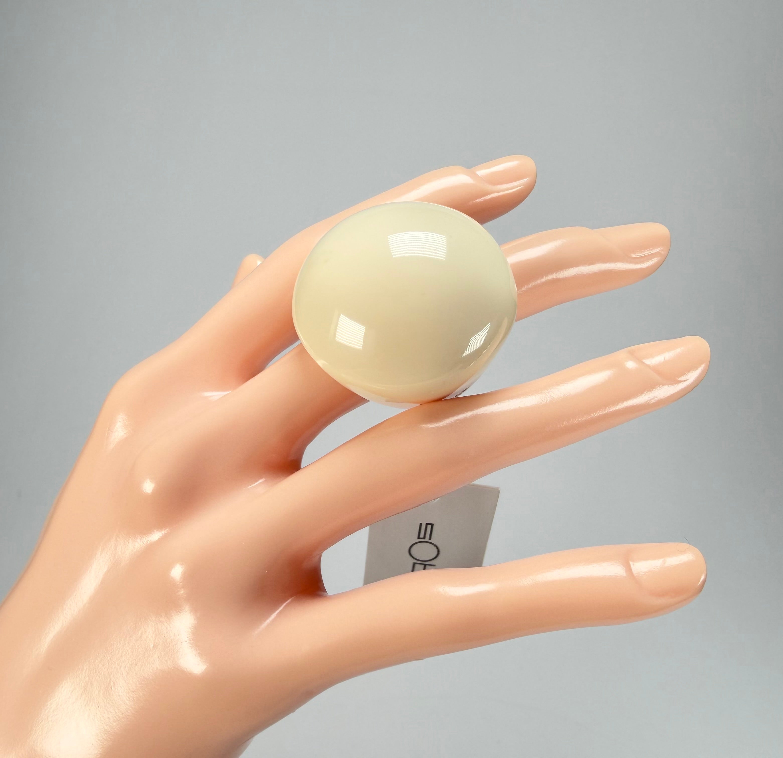 Sobral - Mix 2023 "Sintonia" Marfim Cream Resin Ring ( 003598 ) - Size UK P / US 7.5