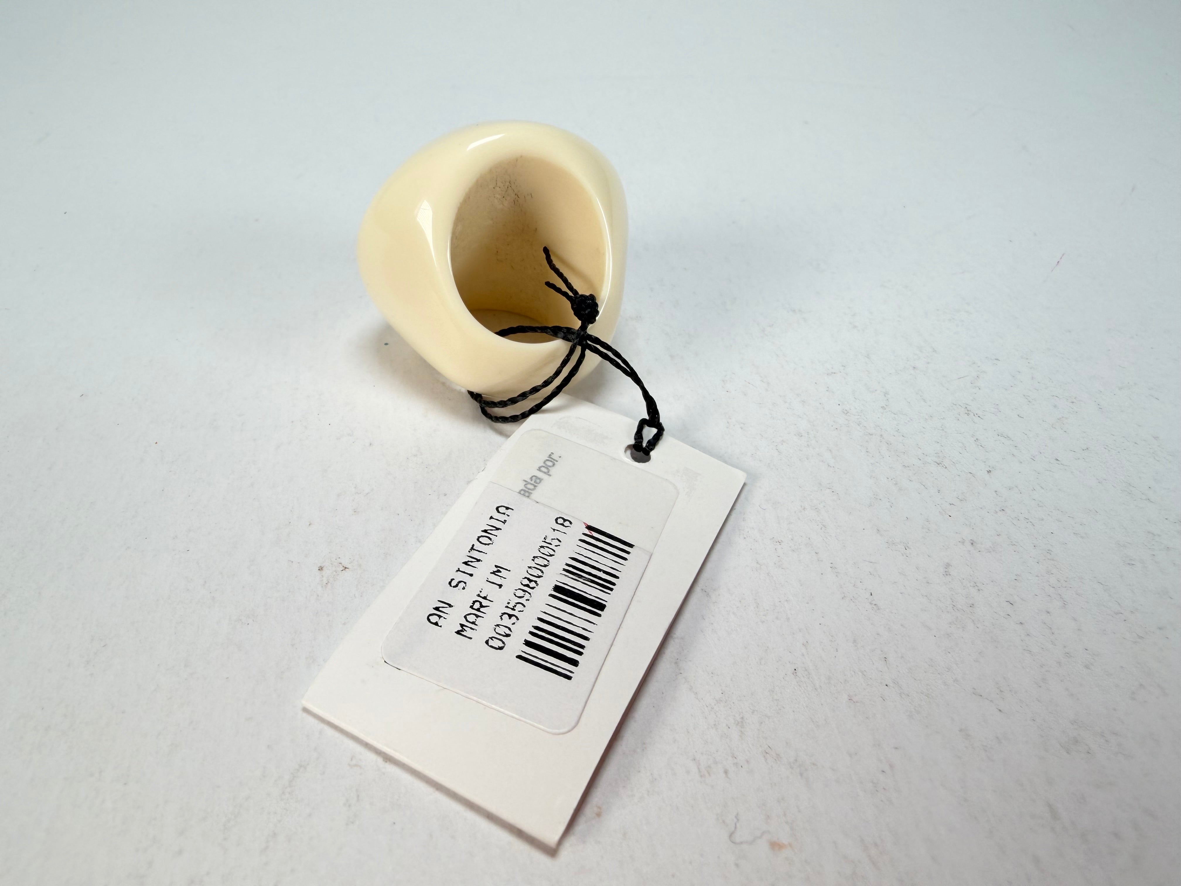 Sobral - Mix 2023 "Sintonia" Marfim Cream Resin Ring ( 003598 ) - Size UK P / US 7.5