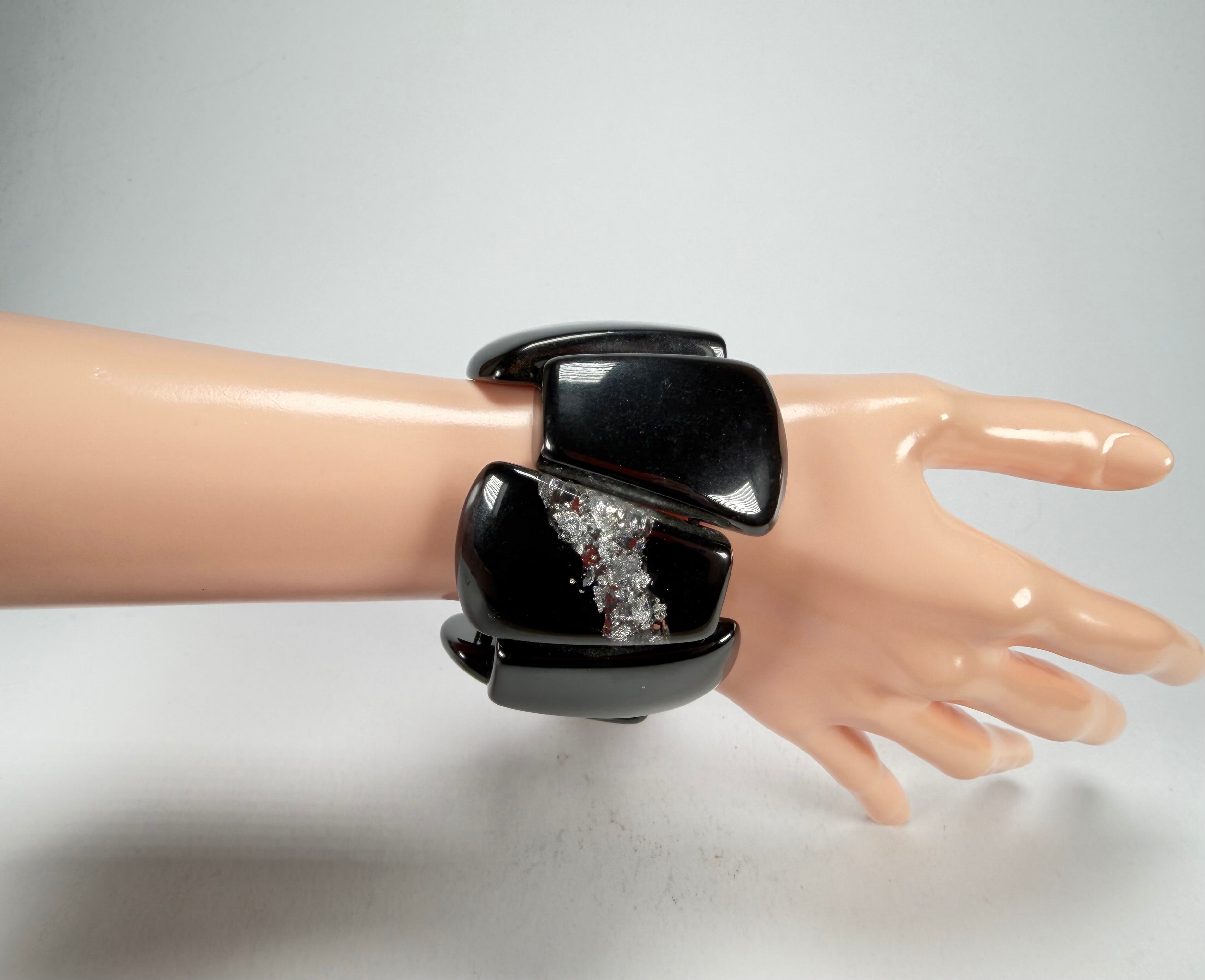 Sobral - Metalique "Rimla" Black & Silver Elasticated Resin Bracelet ( 004498 )