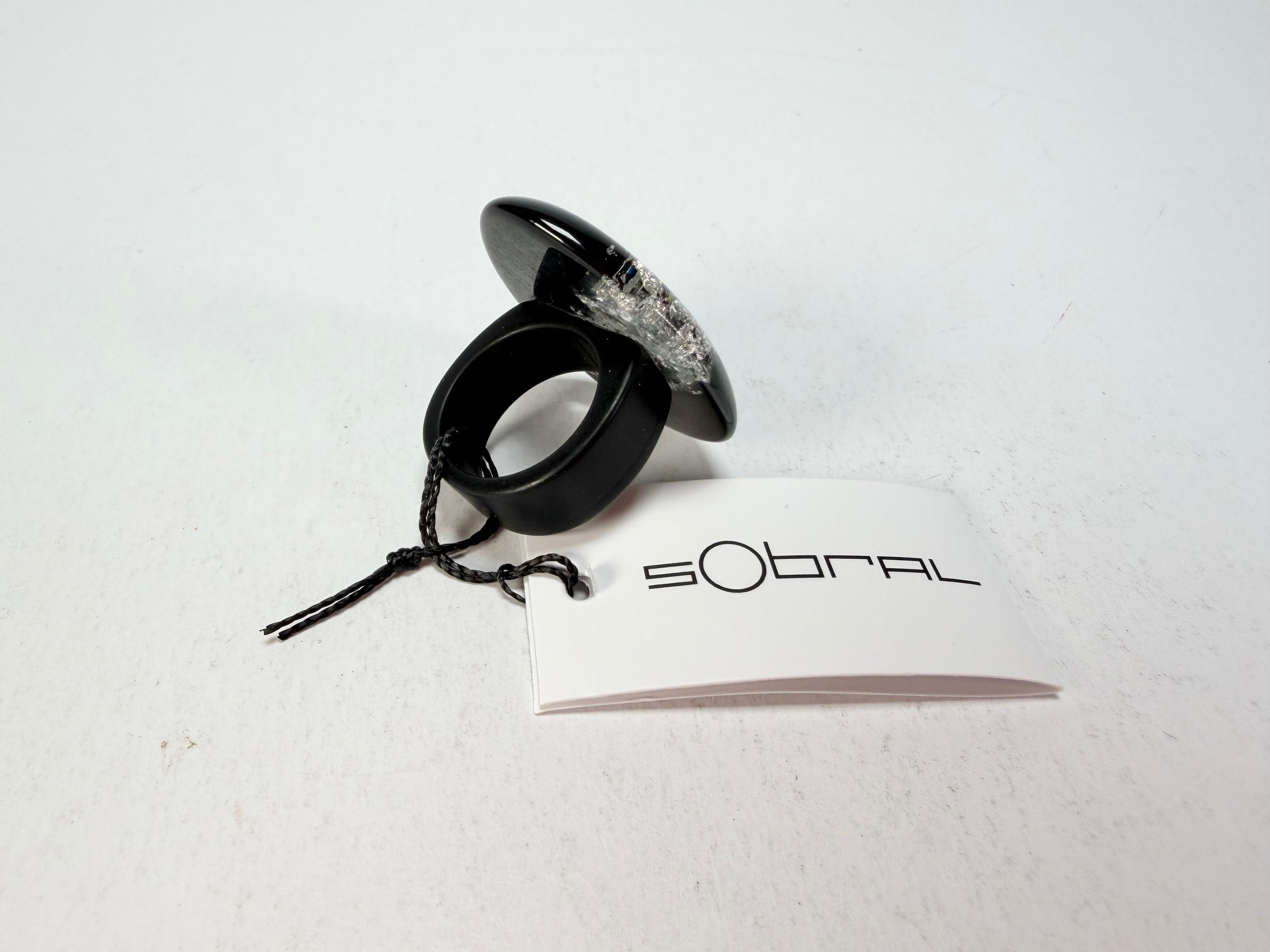 Sobral - Orlando Metalique "Poesia" Black & Silver Resin Ring ( 003597 ) - Size UK Q / US 8