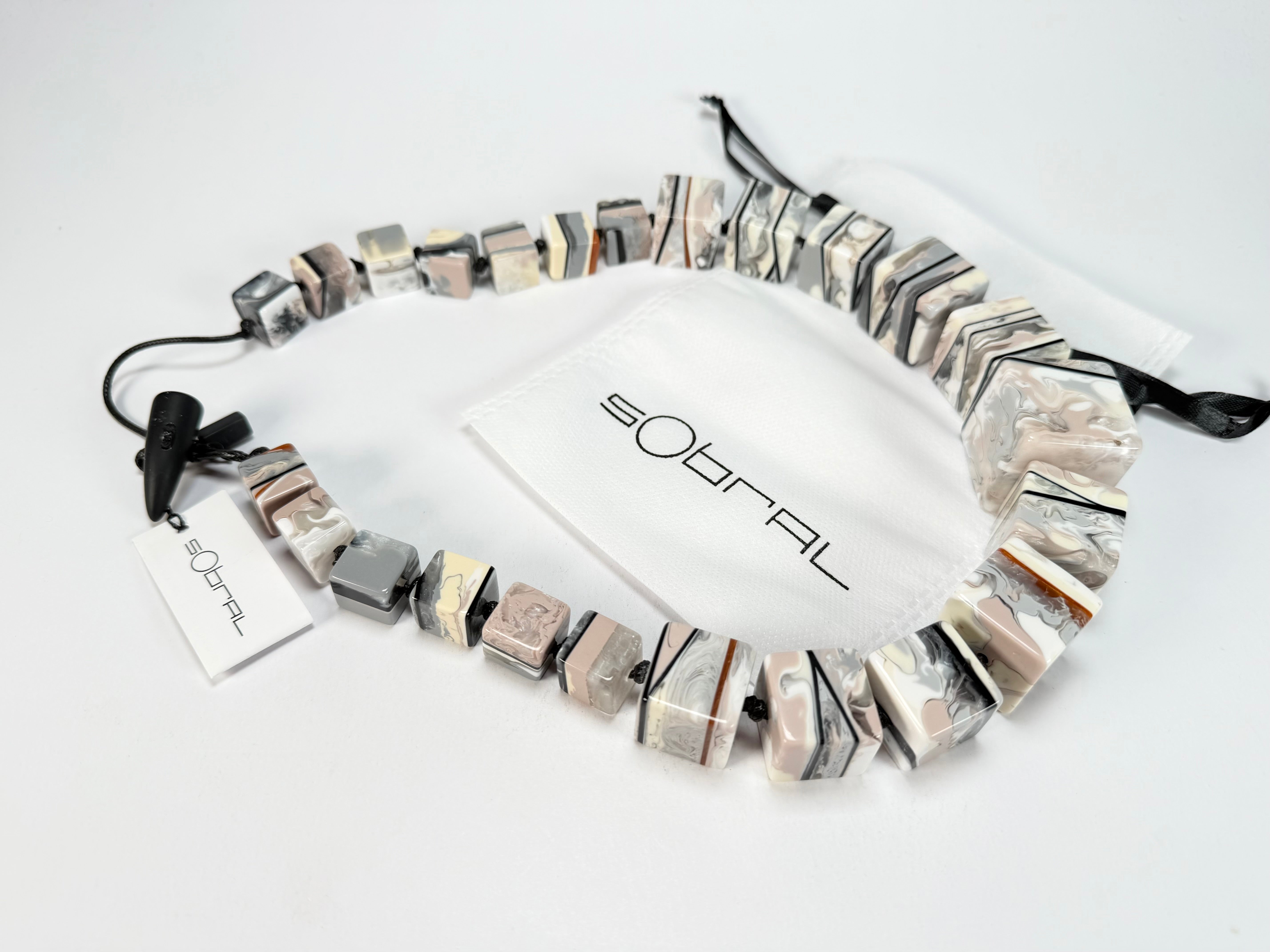 Sobral - Lágrima D'or "K" Large Cubes Resin Necklace ( 003624 )