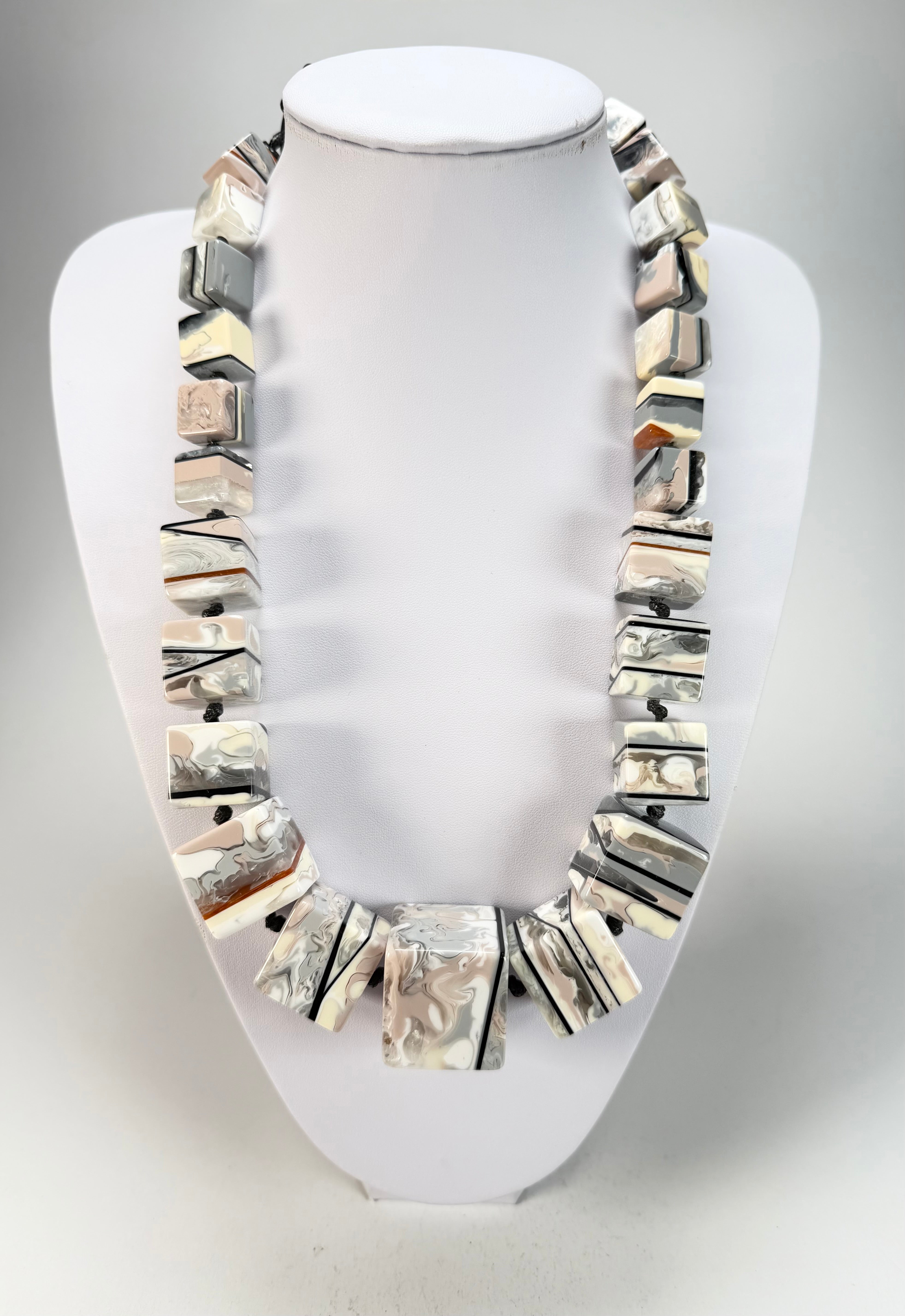 Sobral - Lágrima D'or "K" Large Cubes Resin Necklace ( 003624 )
