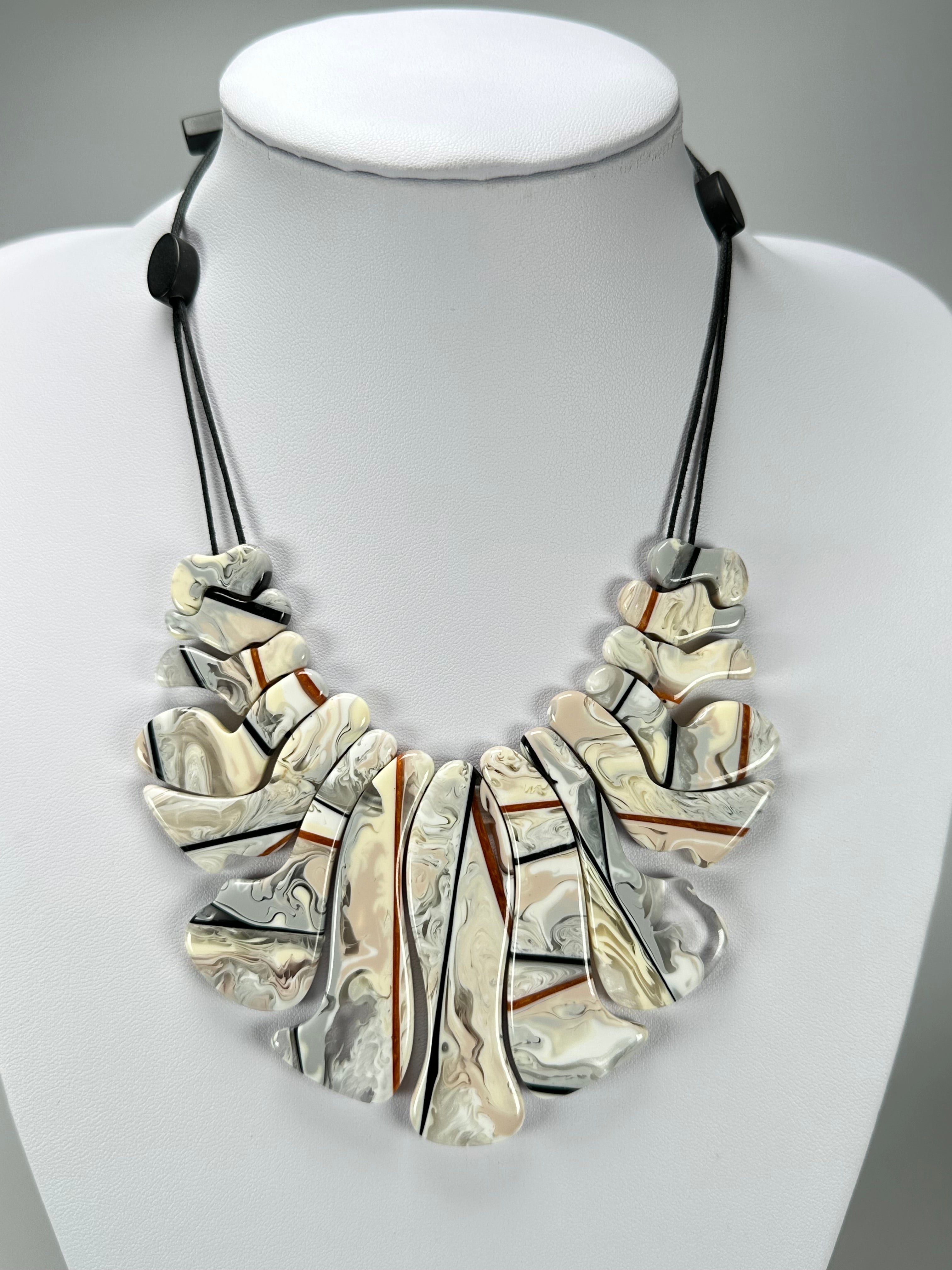 Sobral - Lágrima D'or "Profundo" Resin Necklace ( 005100 )