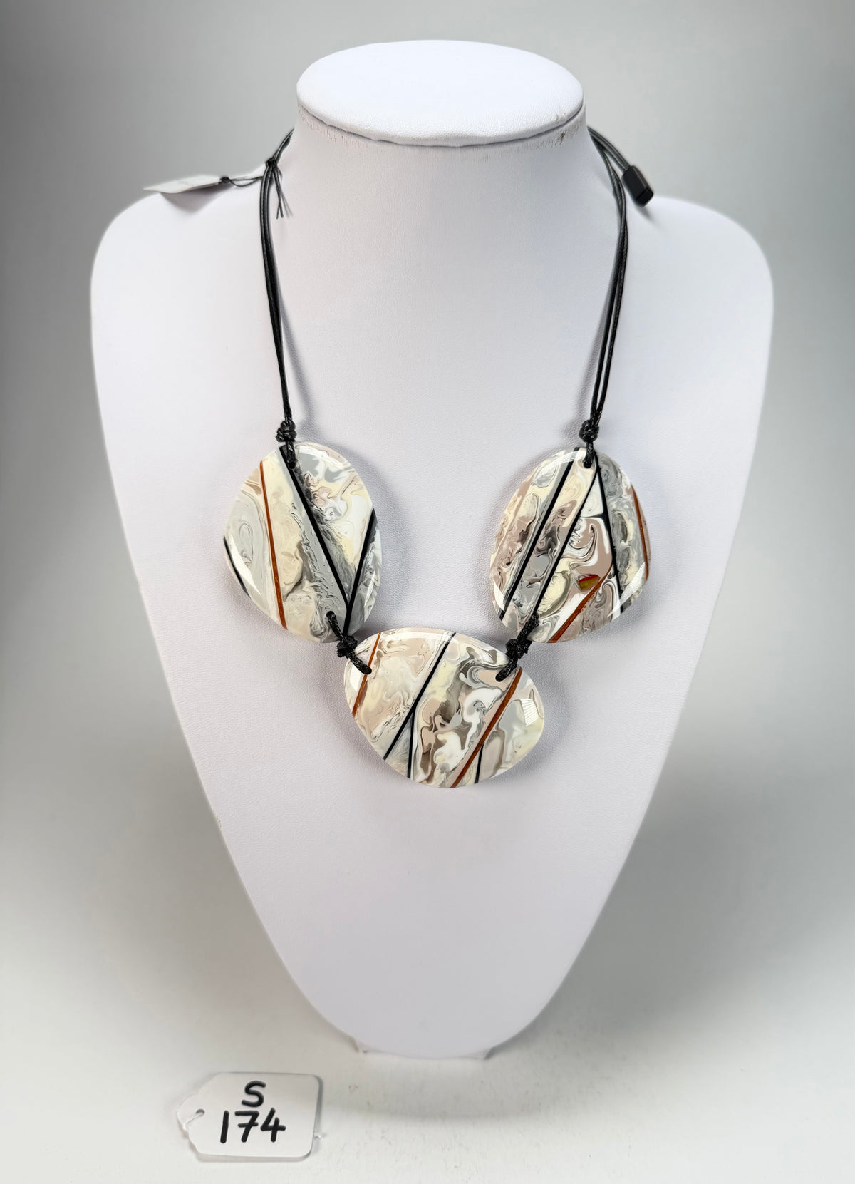Sobral - Lagrima D'or "Ebony Efeitos" Resin Necklace ( 004334 )