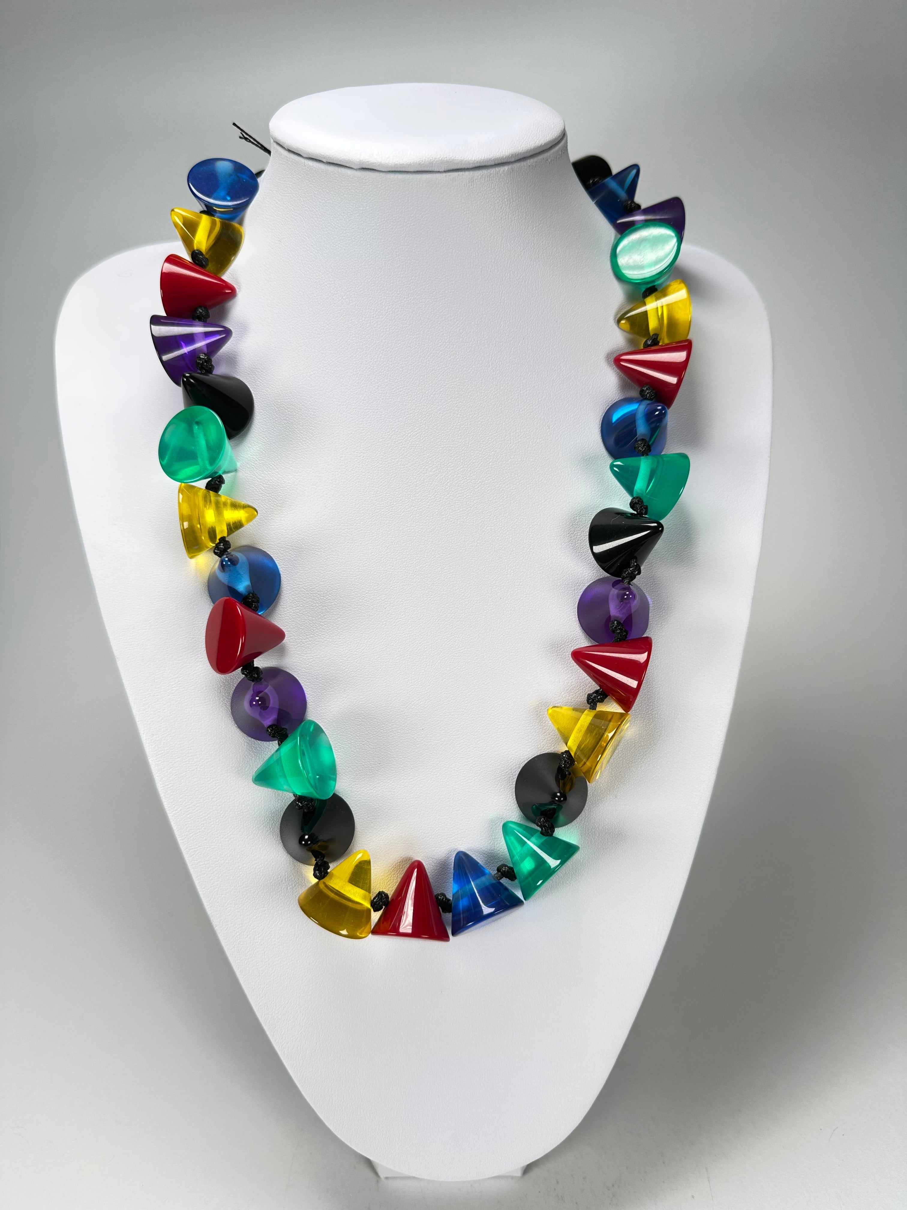 Sobral - Mix 2023 "Cones MD" Resin Necklace ( 005368 )